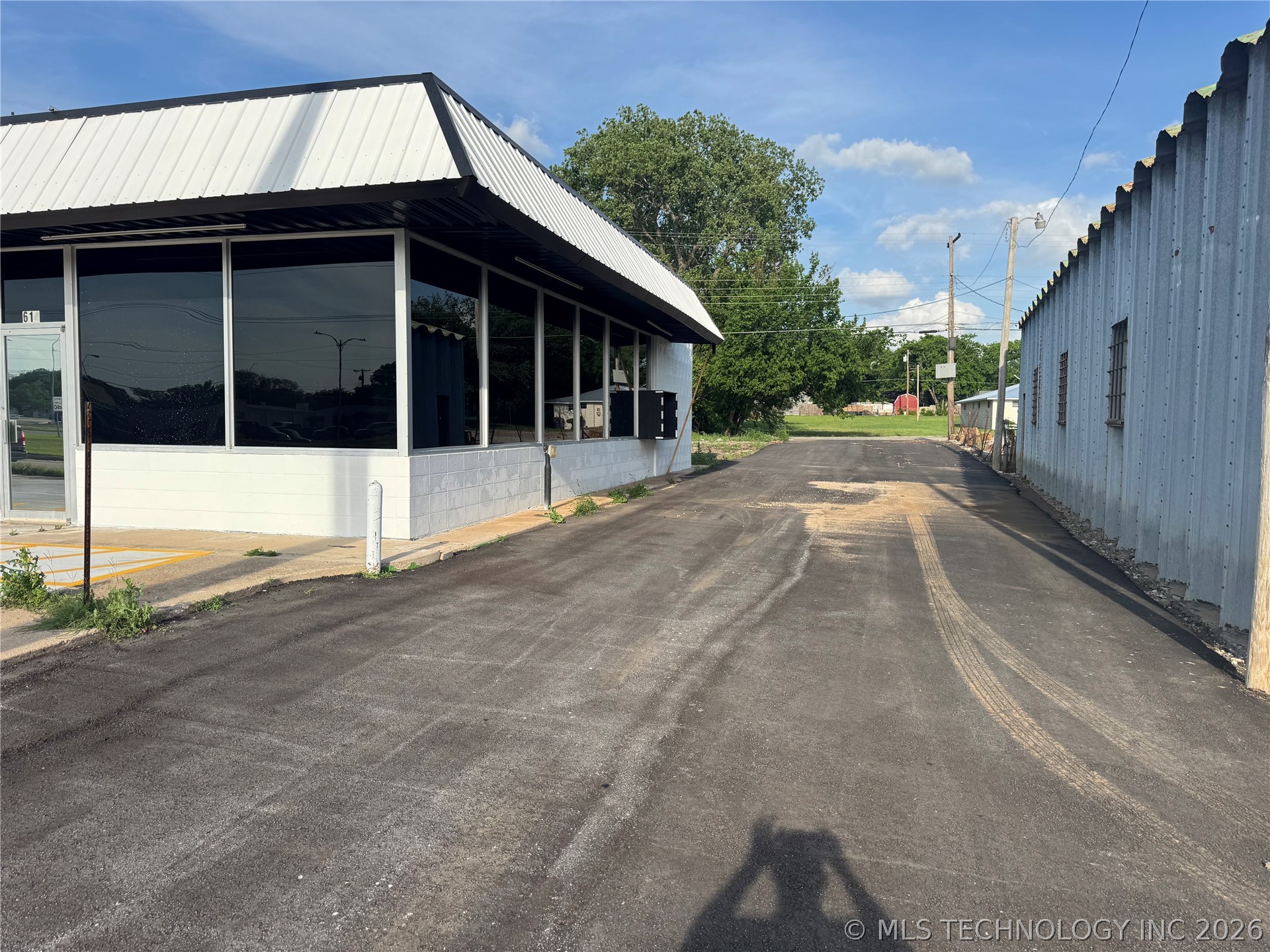 614 N Commerce Street Property Photo 2