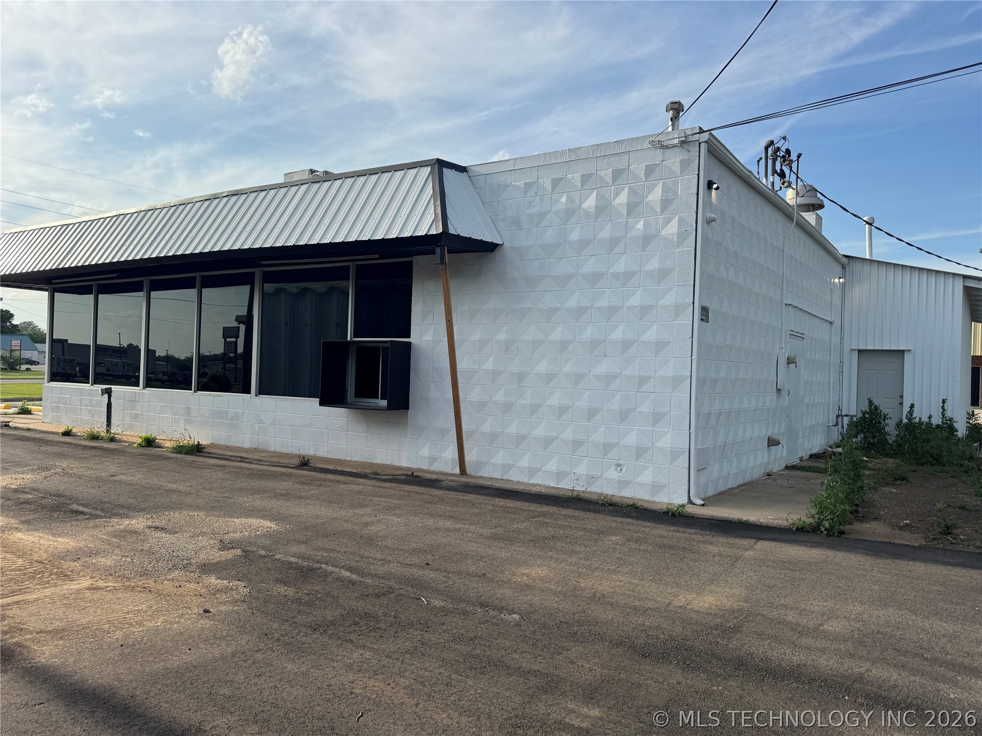 614 N Commerce Street Property Photo 13