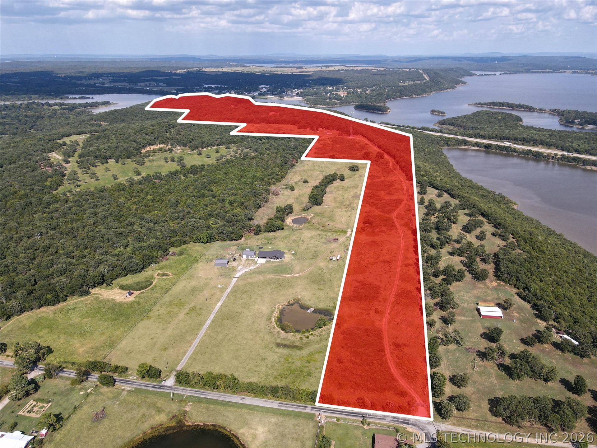 933 Higgins Road Property Photo 4