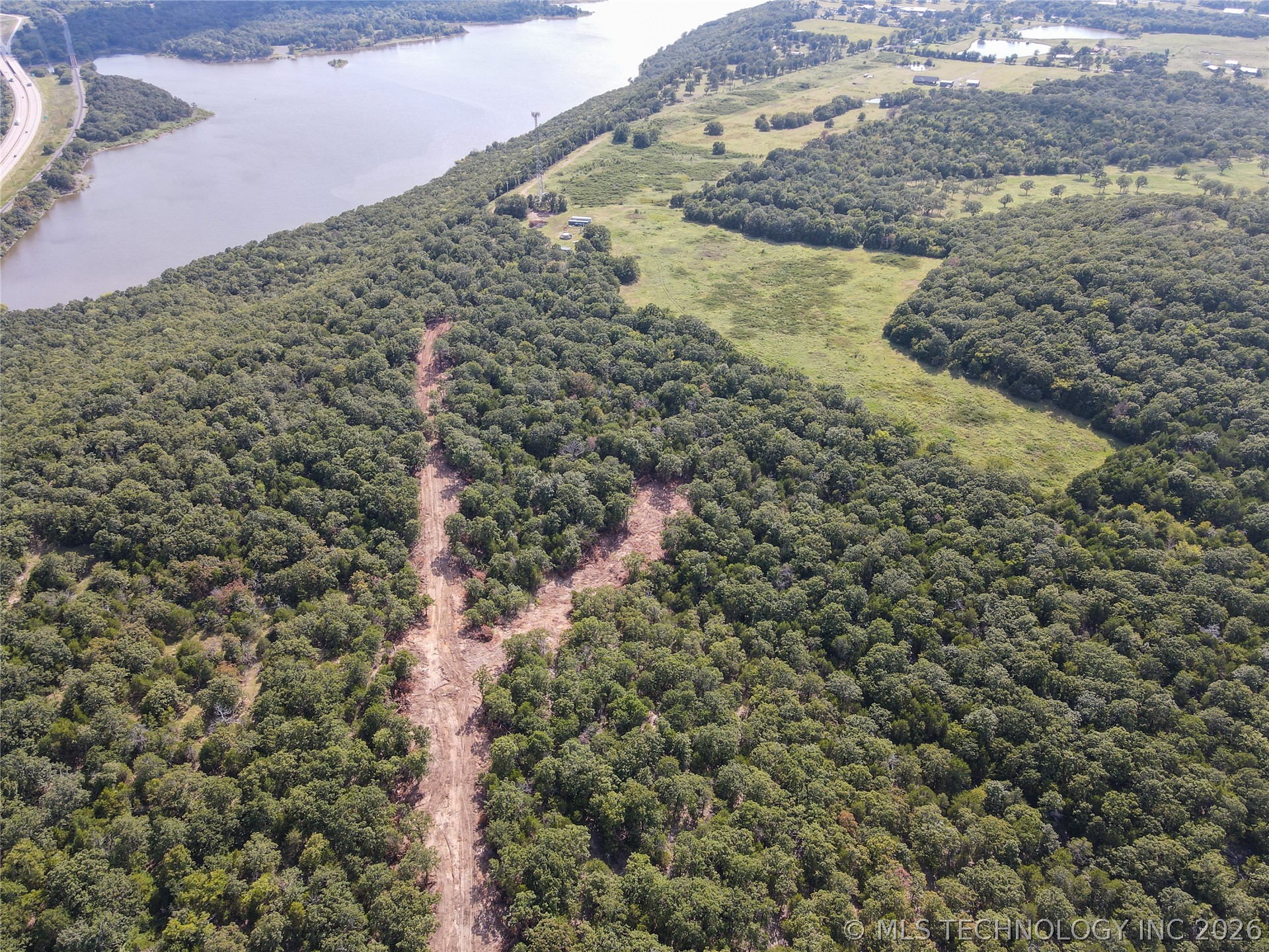 933 Higgins Road Property Photo 7