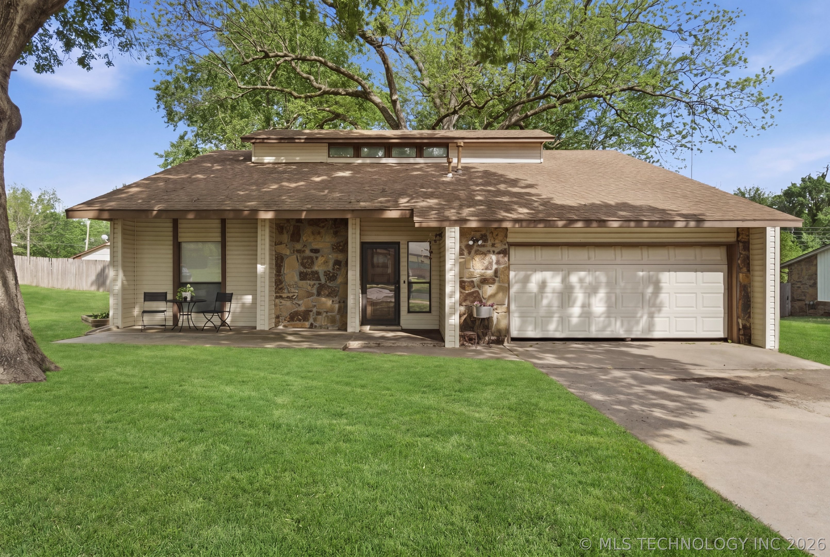 5505 S Ash Avenue Property Photo 1