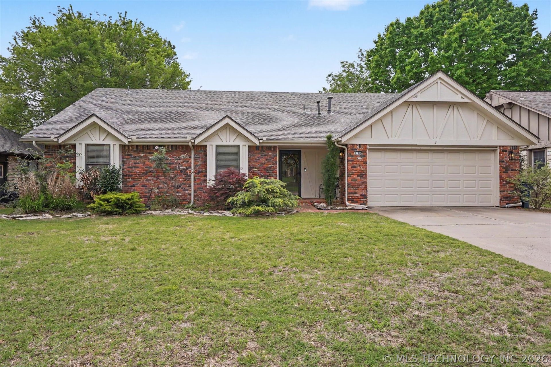 6726 E 100 Place Property Photo 2