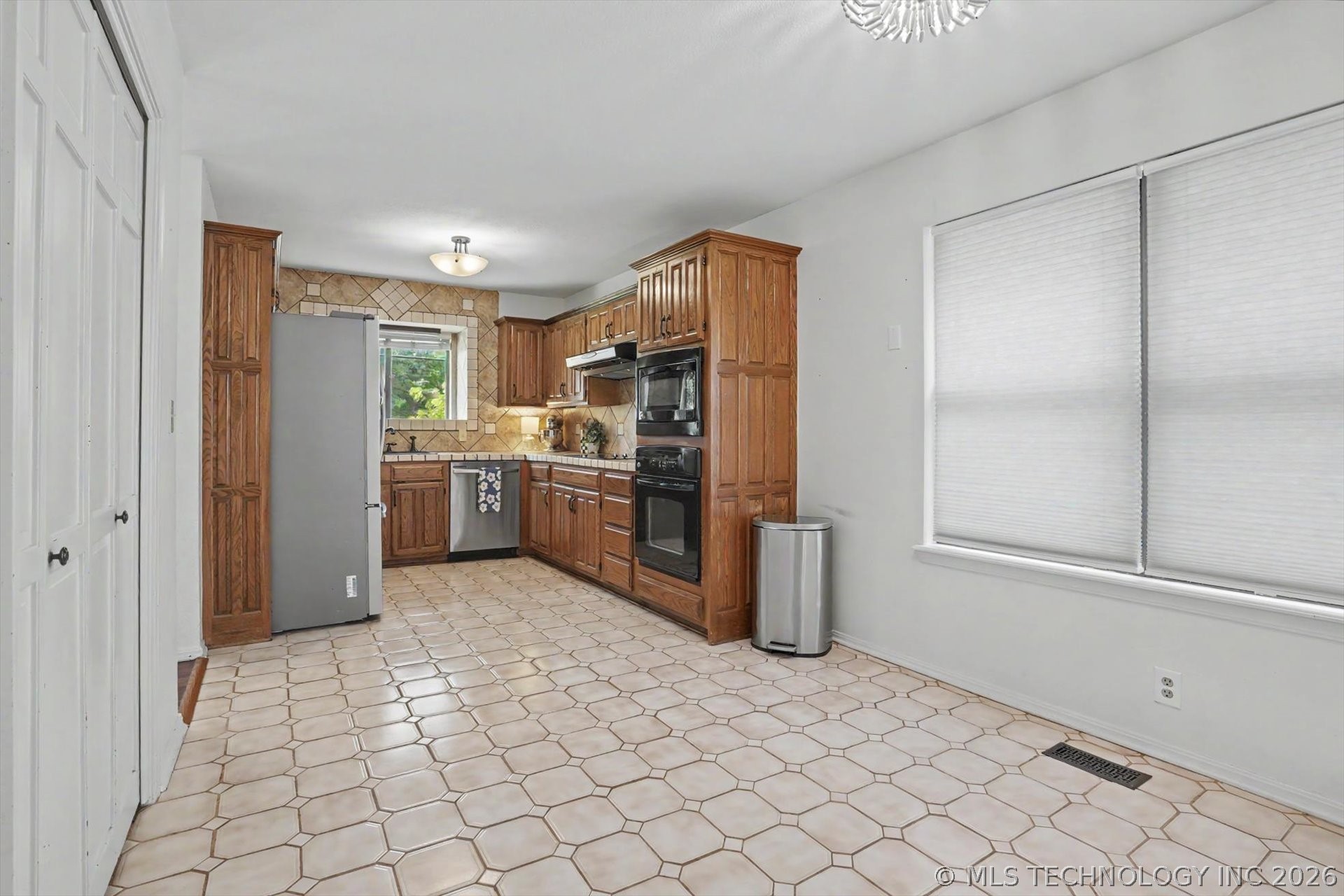 6726 E 100 Place Property Photo 16