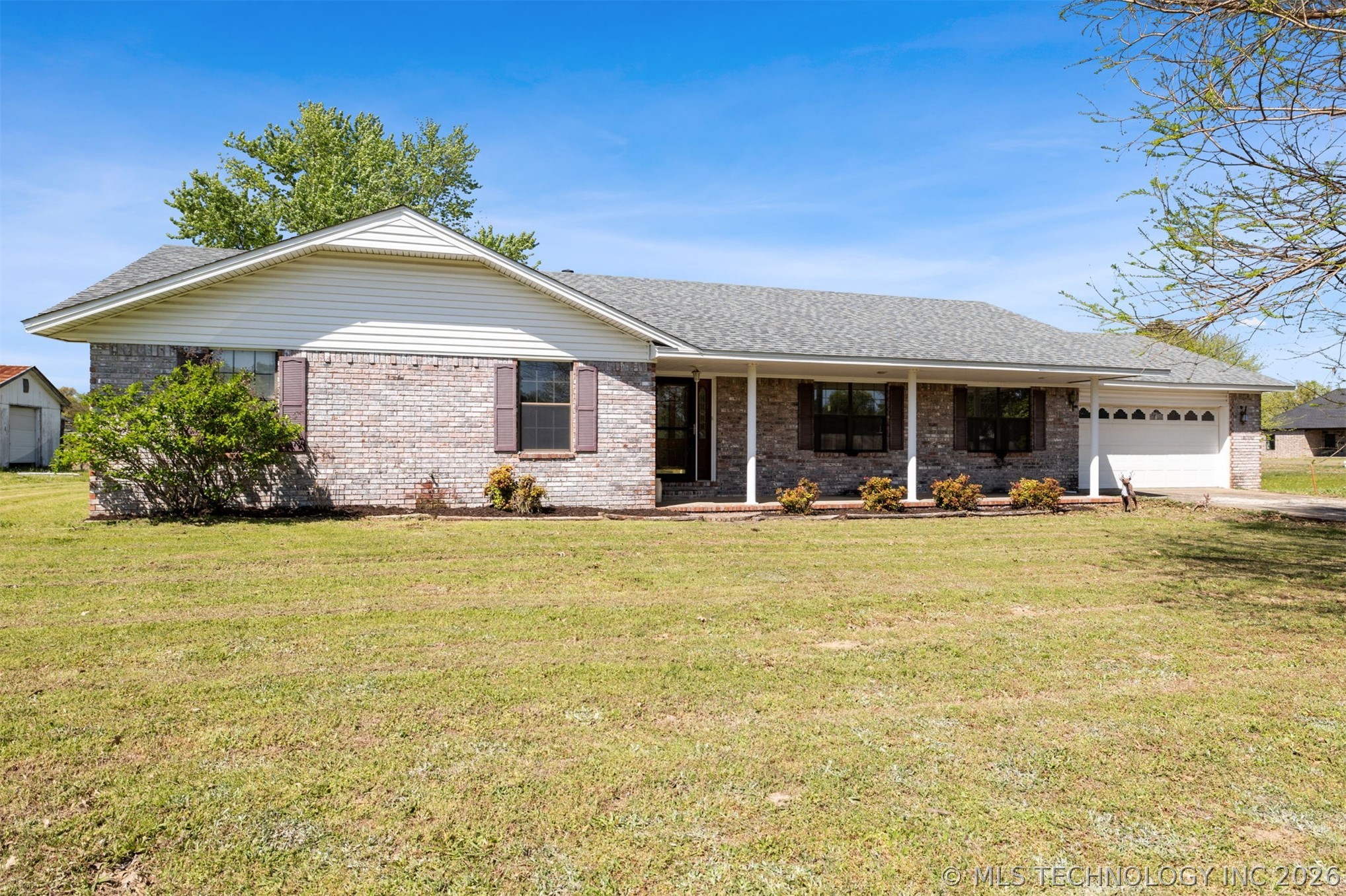 477343 E 1090 Property Photo 2