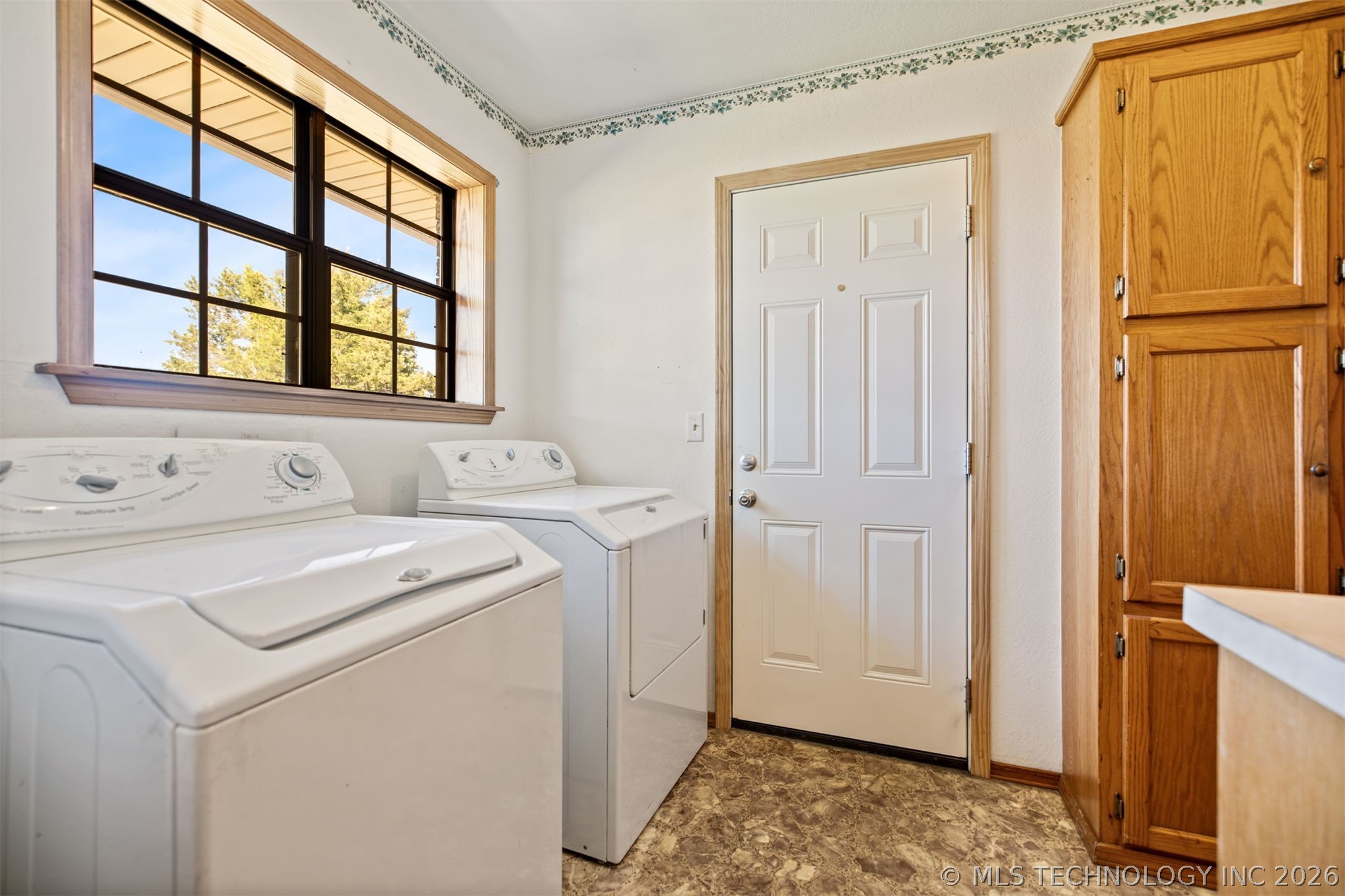477343 E 1090 Property Photo 19
