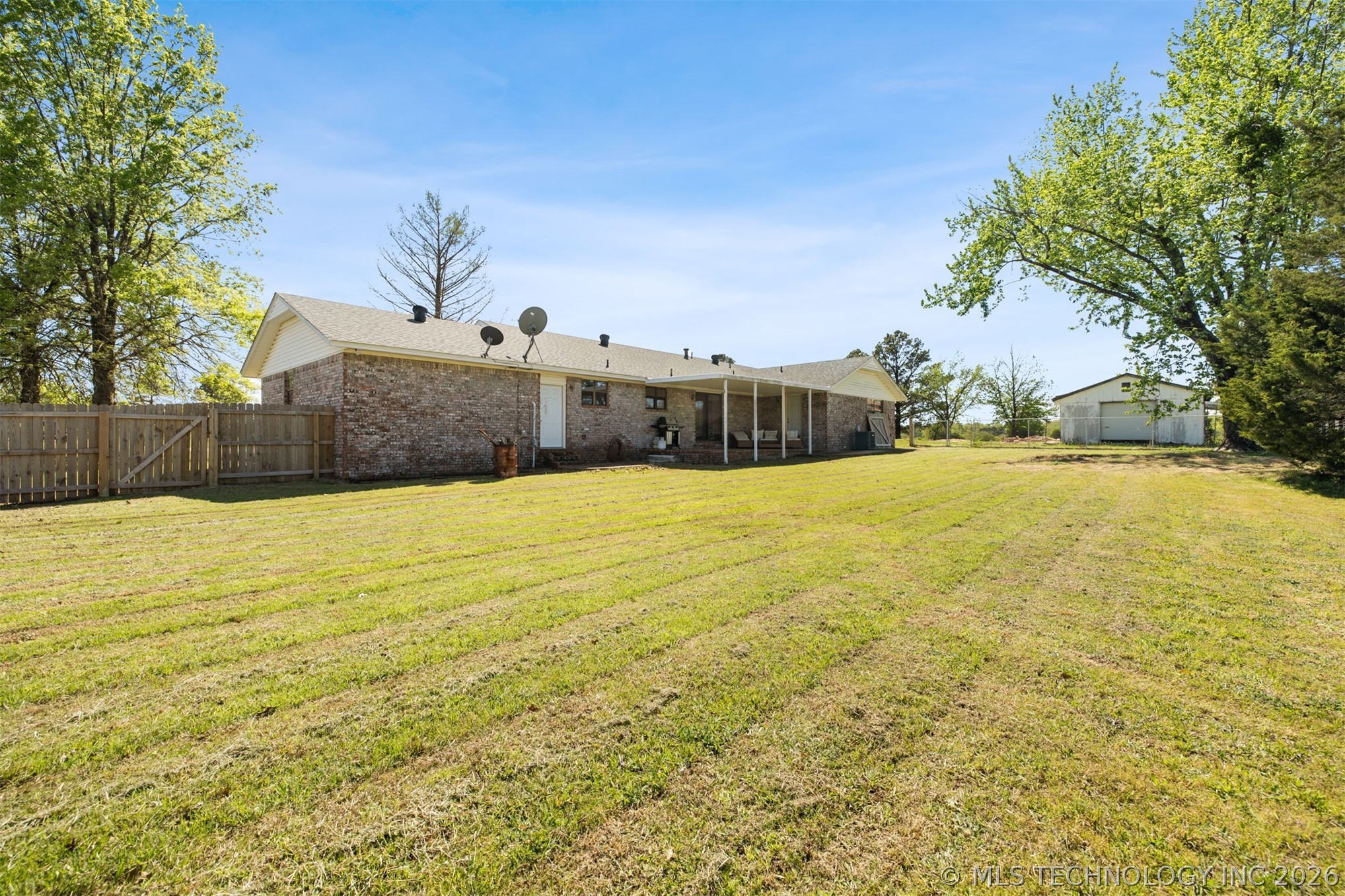 477343 E 1090 Property Photo 23