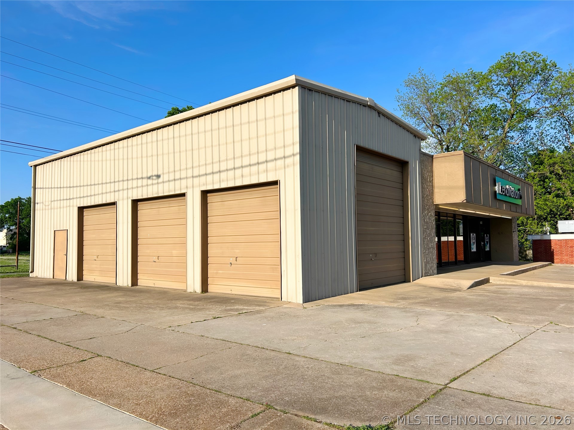 403 E 8th Street Property Photo 4
