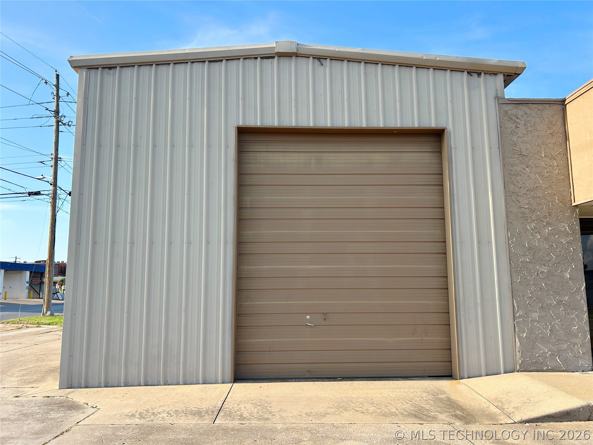 403 E 8th Street Property Photo 5