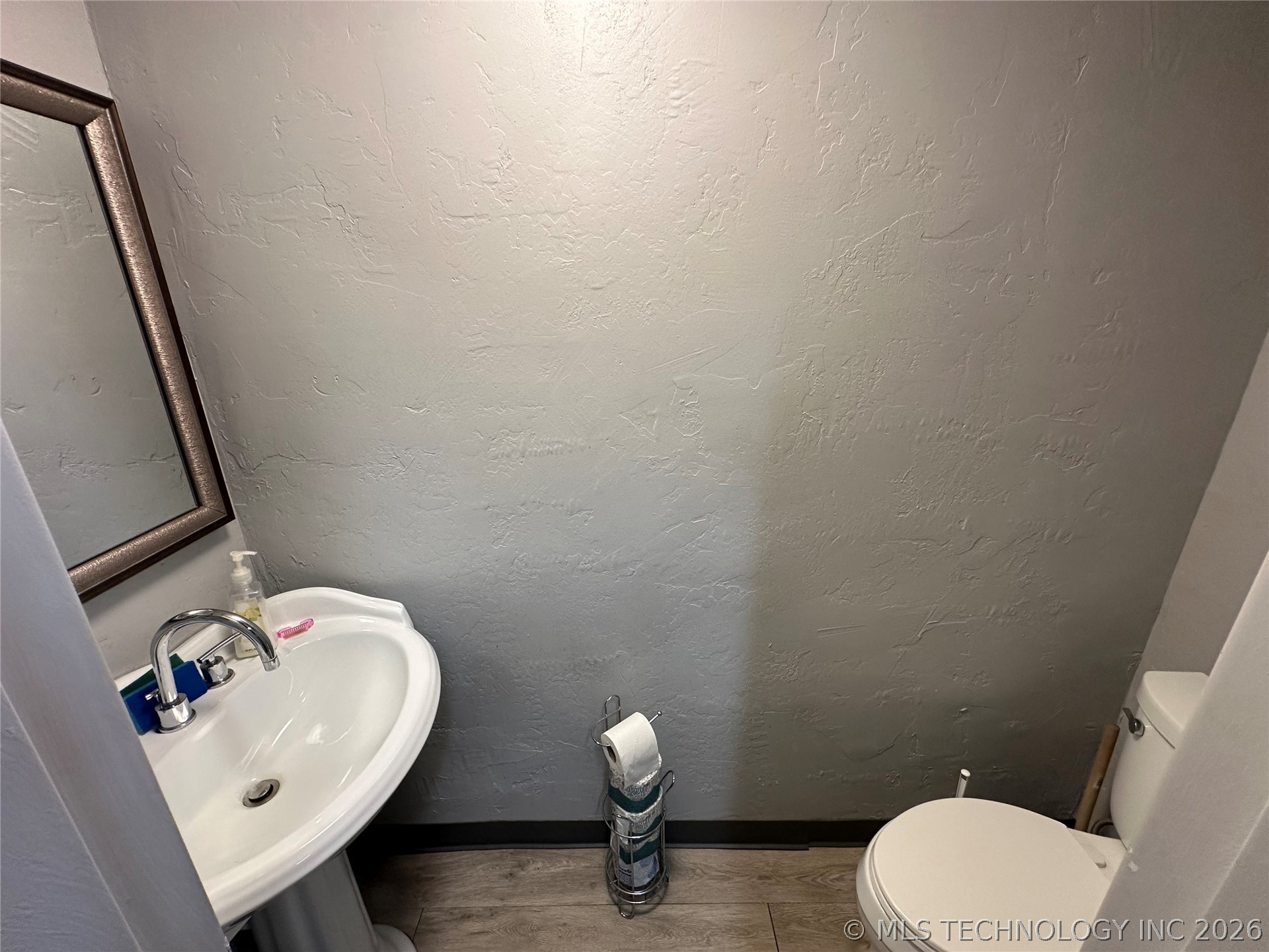 403 E 8th Street Property Photo 15