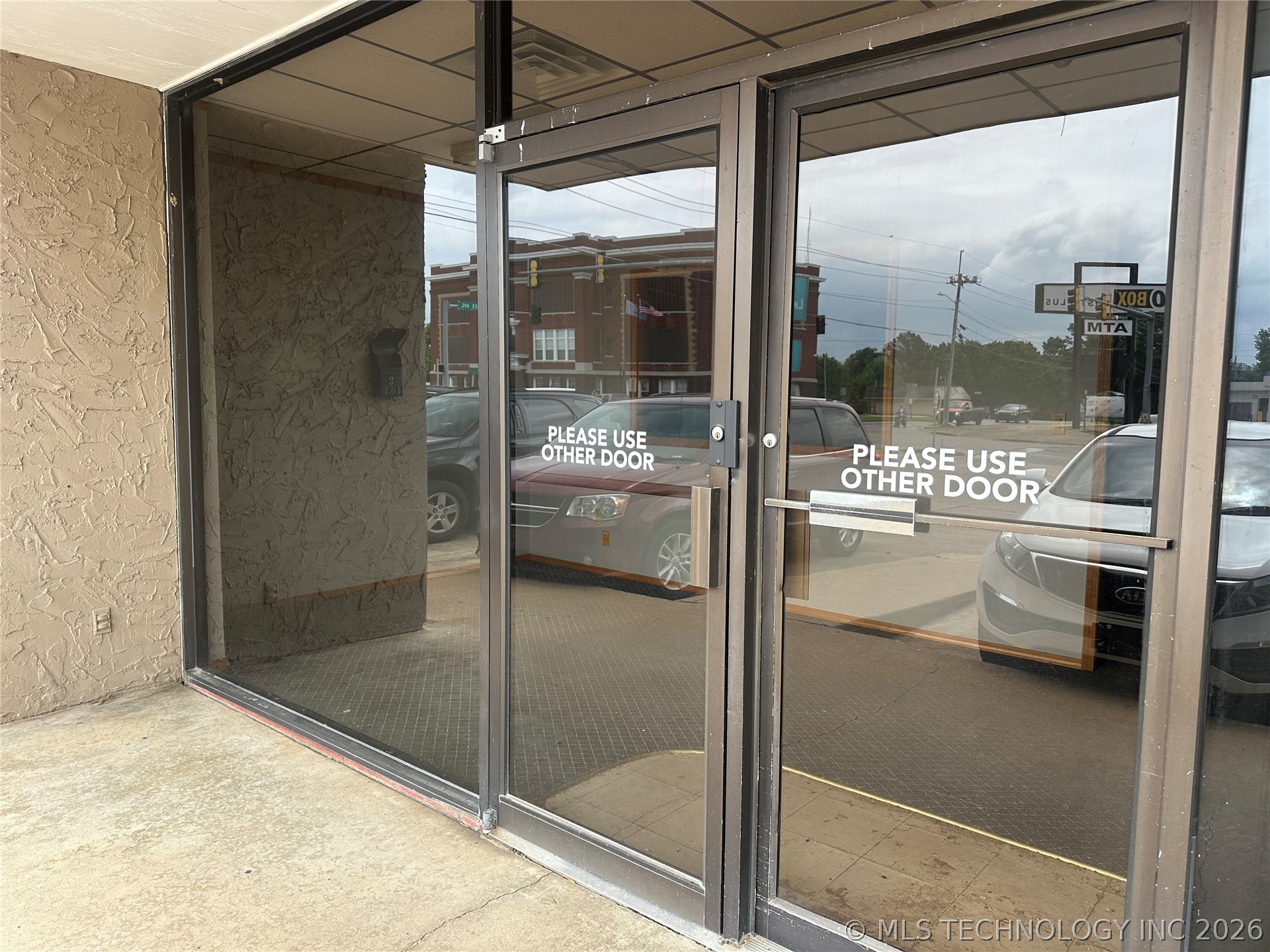 403 E 8th Street Property Photo 18