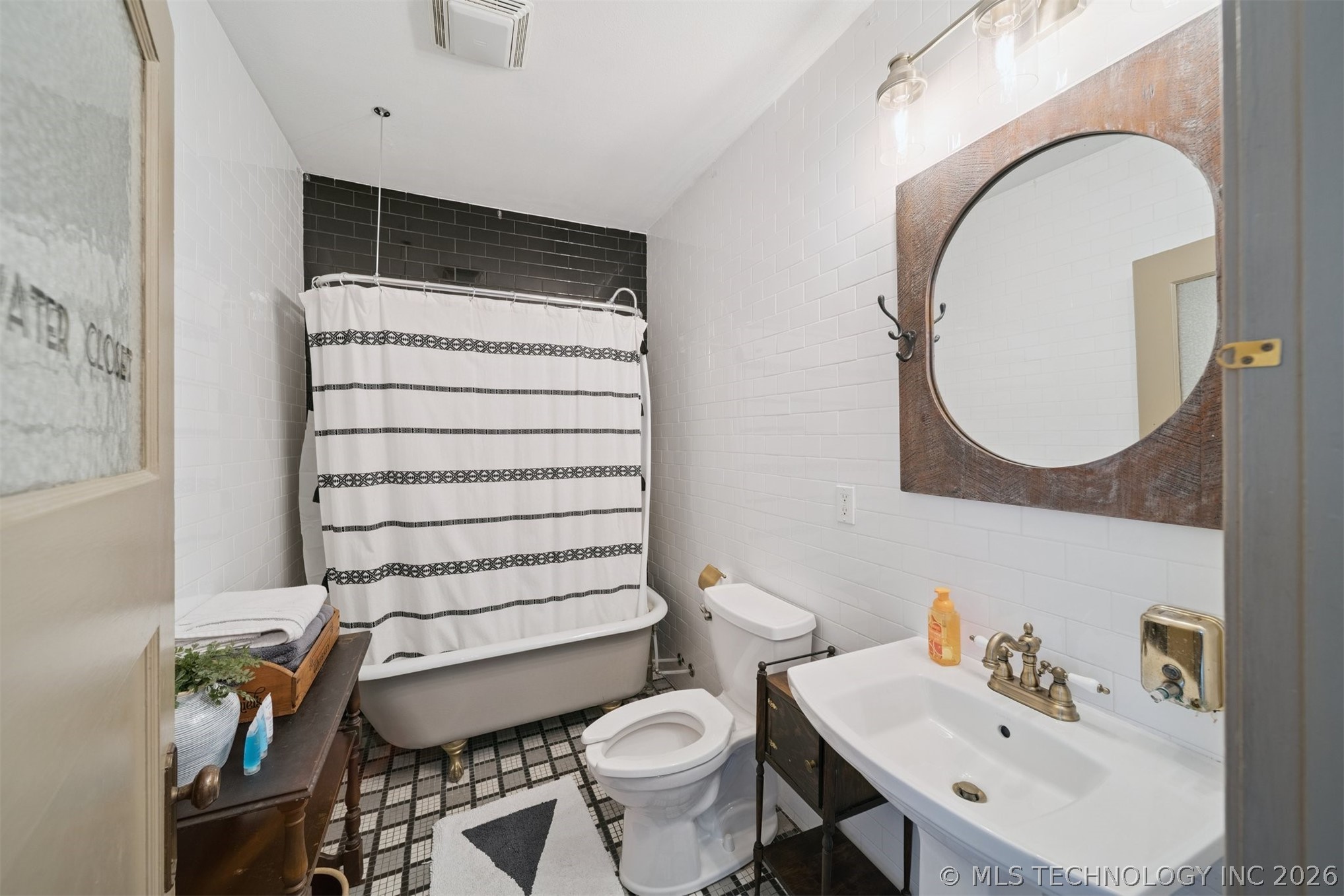 407 W Will Rogers Boulevard Property Photo 16