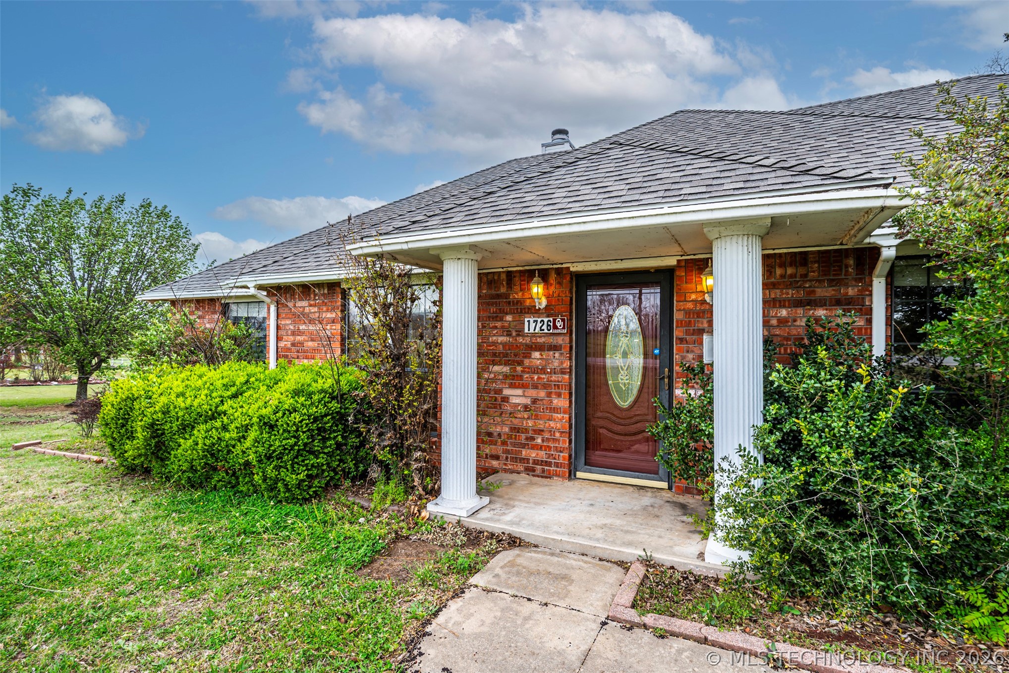 1726 Lakeview Drive Property Photo 3