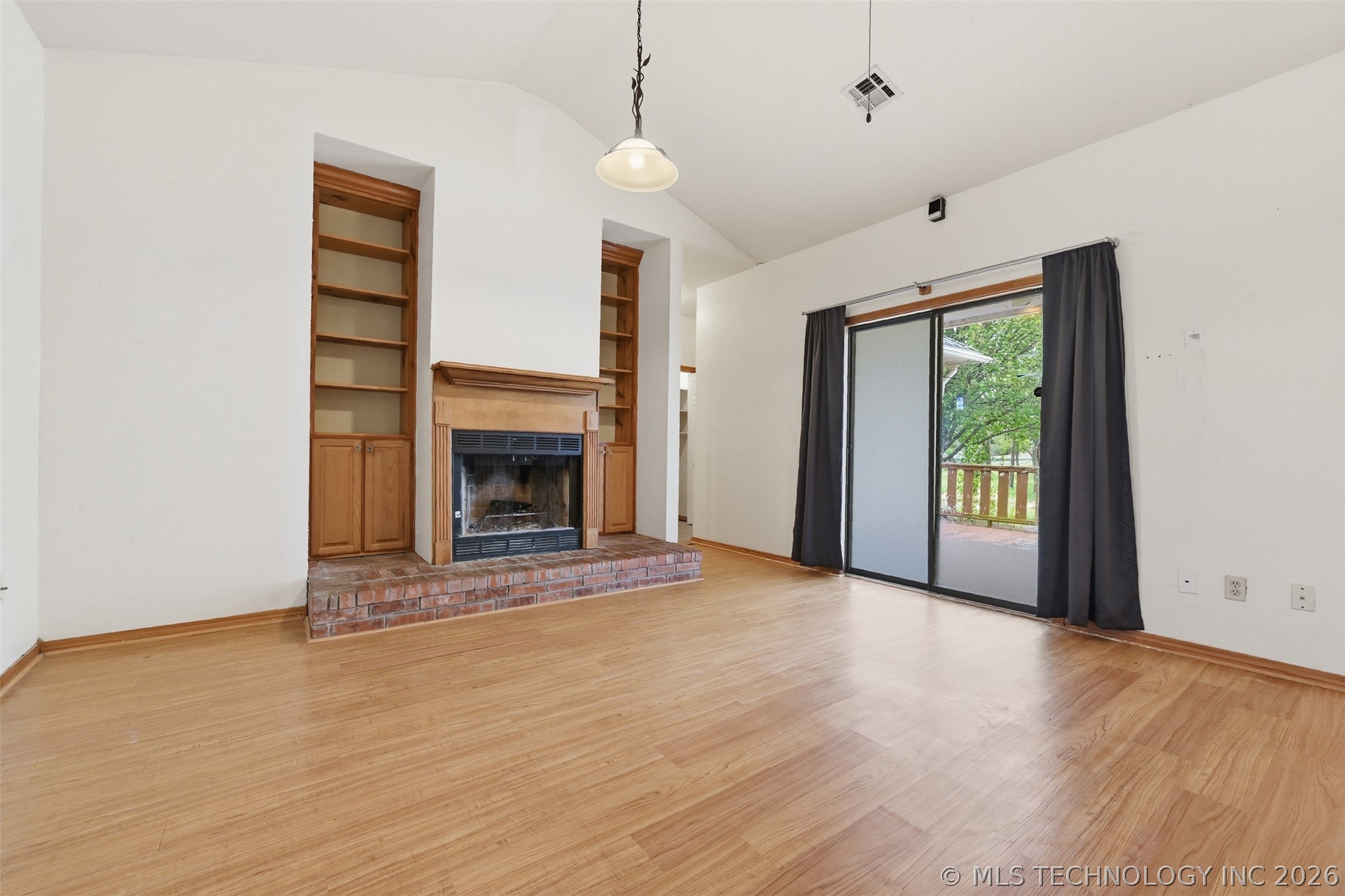 1726 Lakeview Drive Property Photo 6
