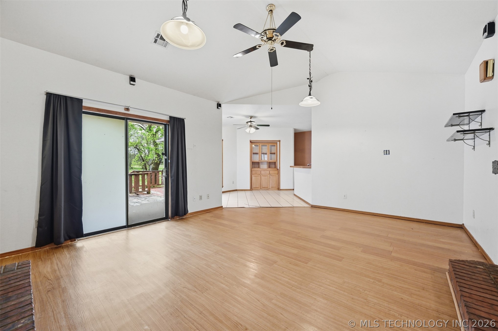 1726 Lakeview Drive Property Photo 7