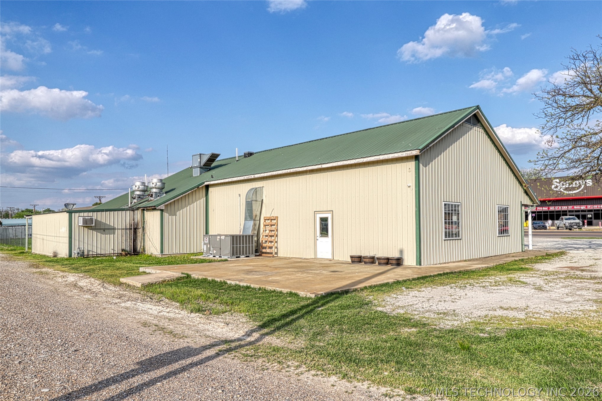 907 S Broadway Property Photo 4
