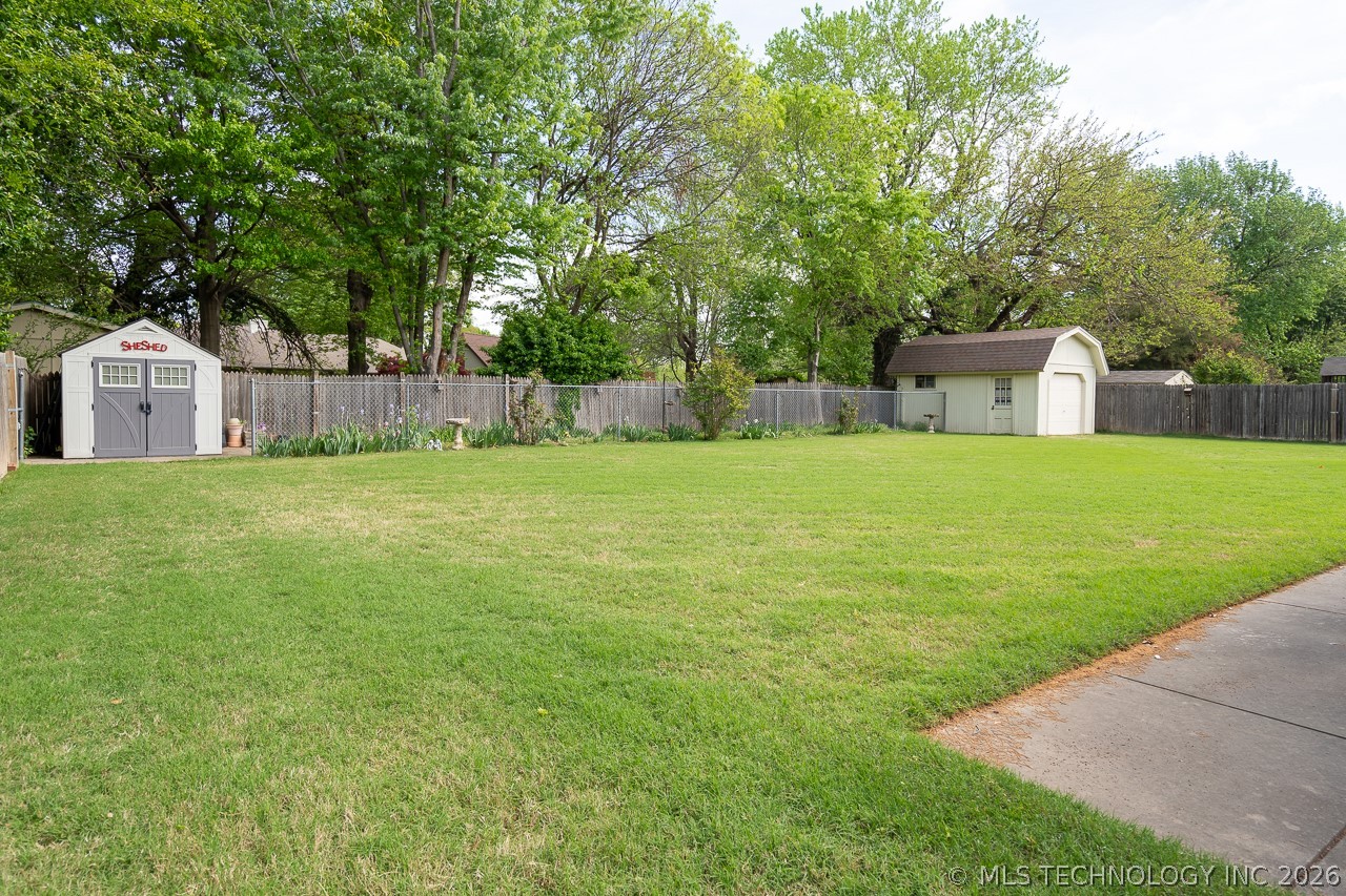 5911 E 100th Place Property Photo 28