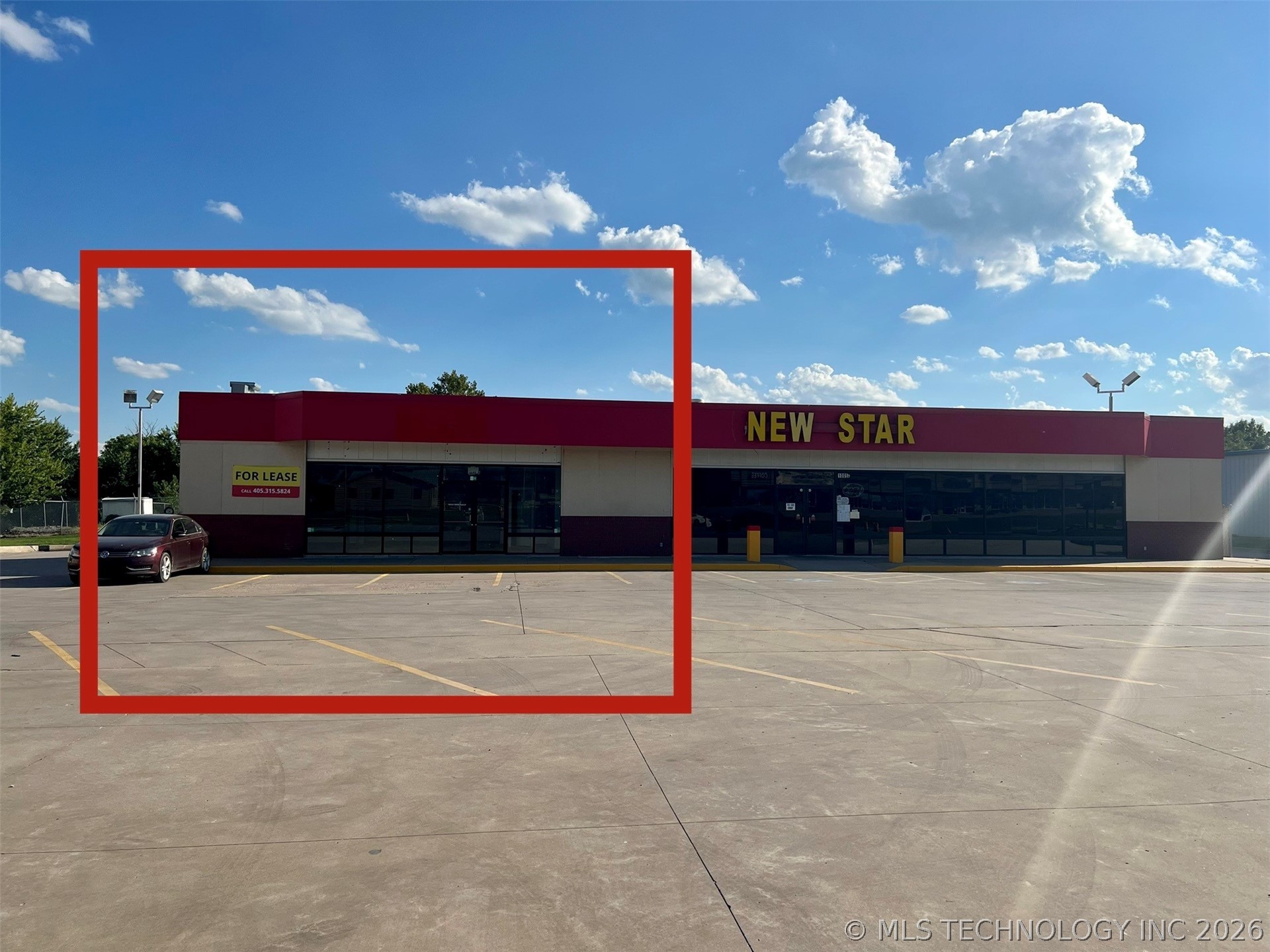 1005 E Will Rogers Boulevard Property Photo 1
