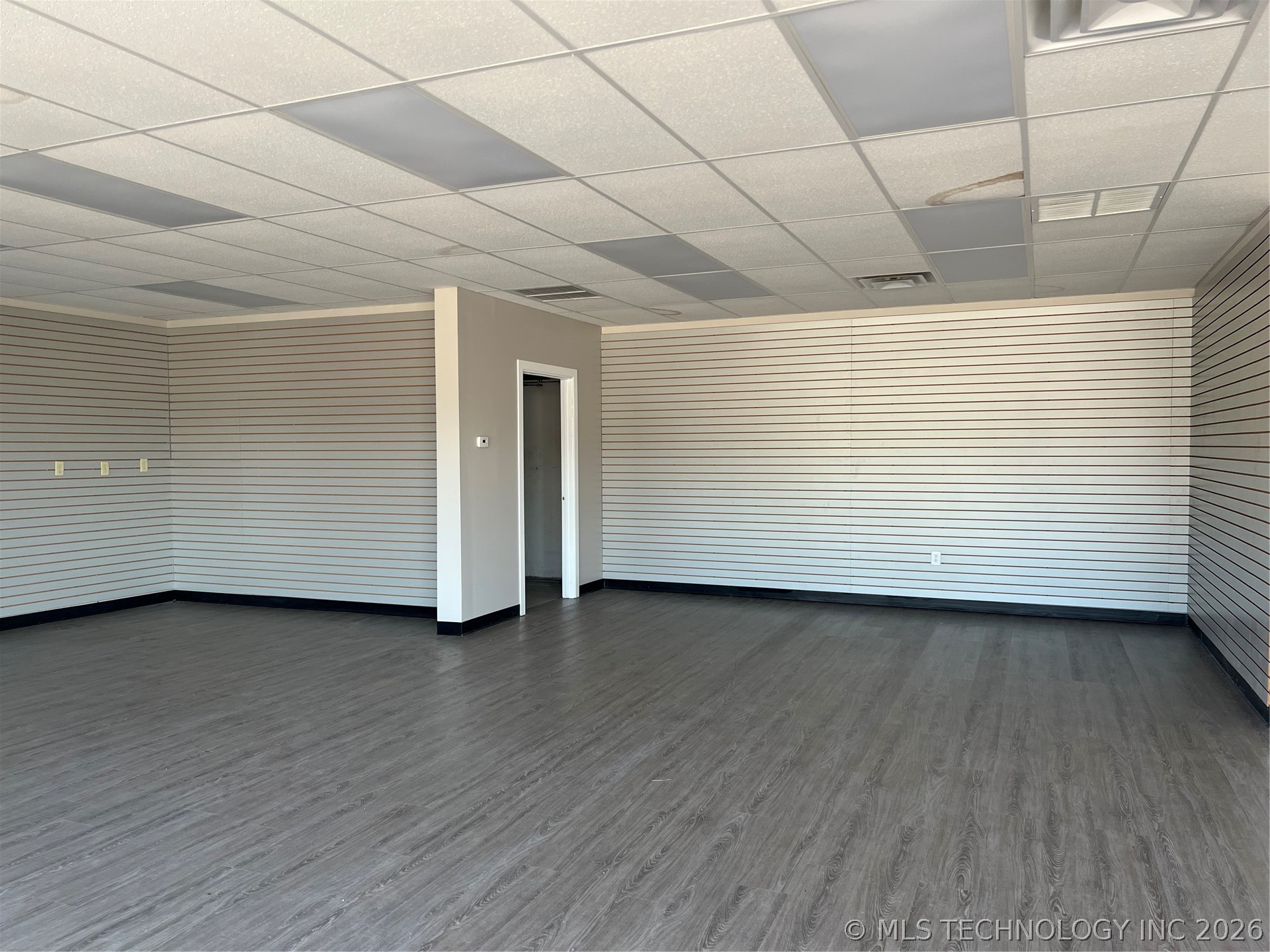 1005 E Will Rogers Boulevard Property Photo 7