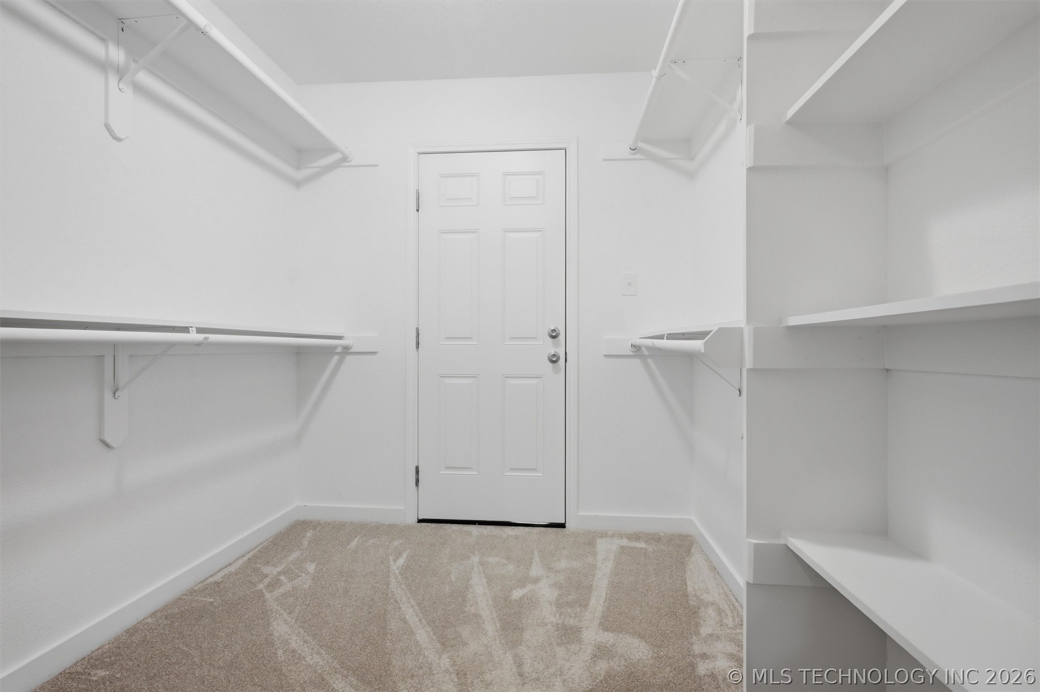 601 Thousand Oaks Property Photo 25