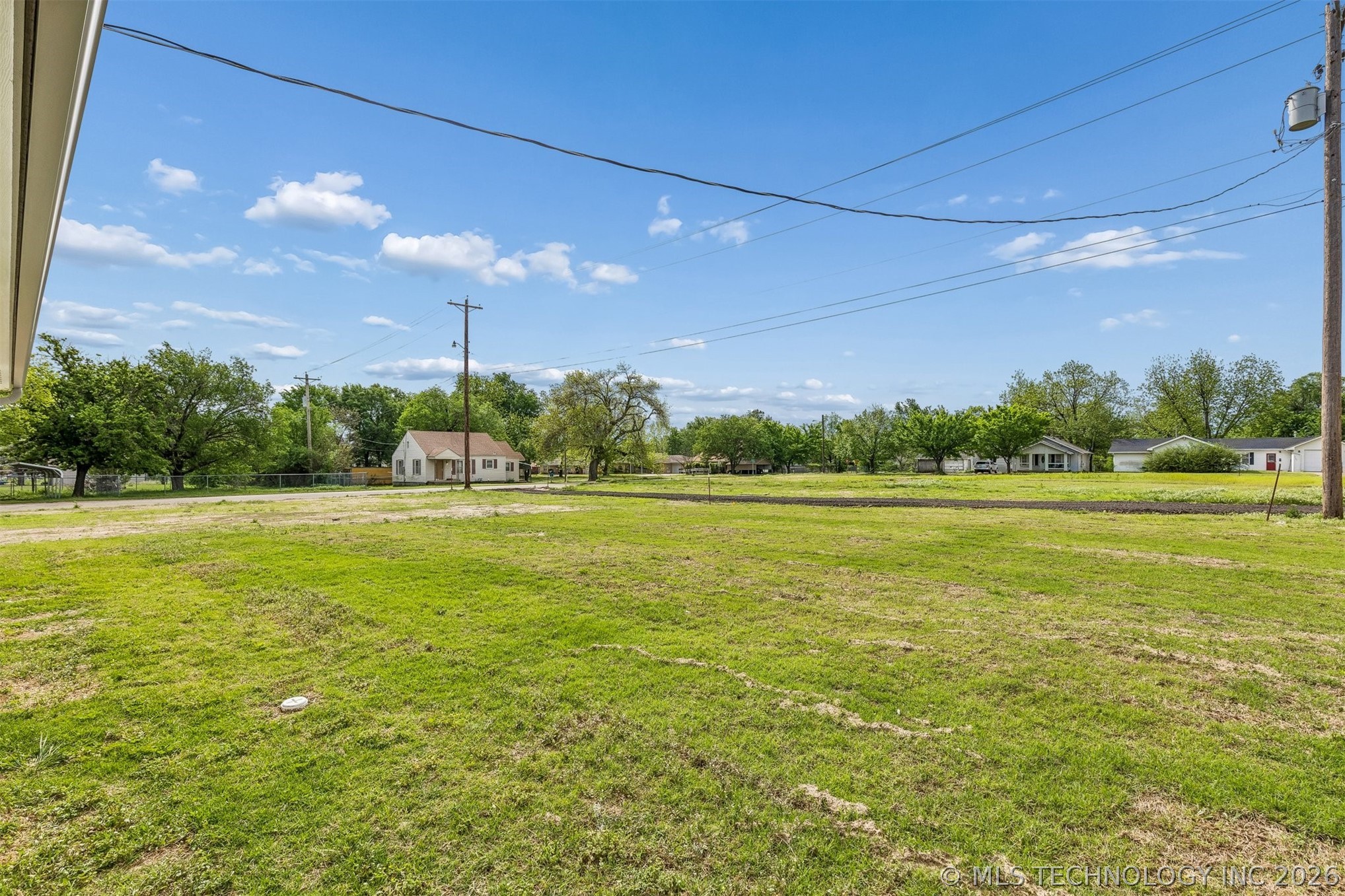1125 E Cherry Street Property Photo 32