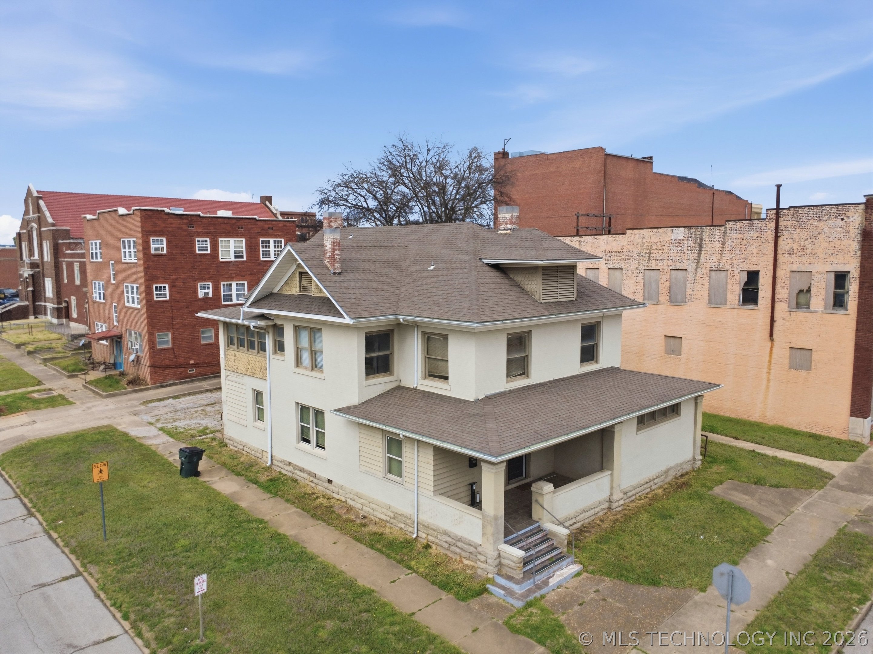 220 S Morton Avenue Property Photo 1