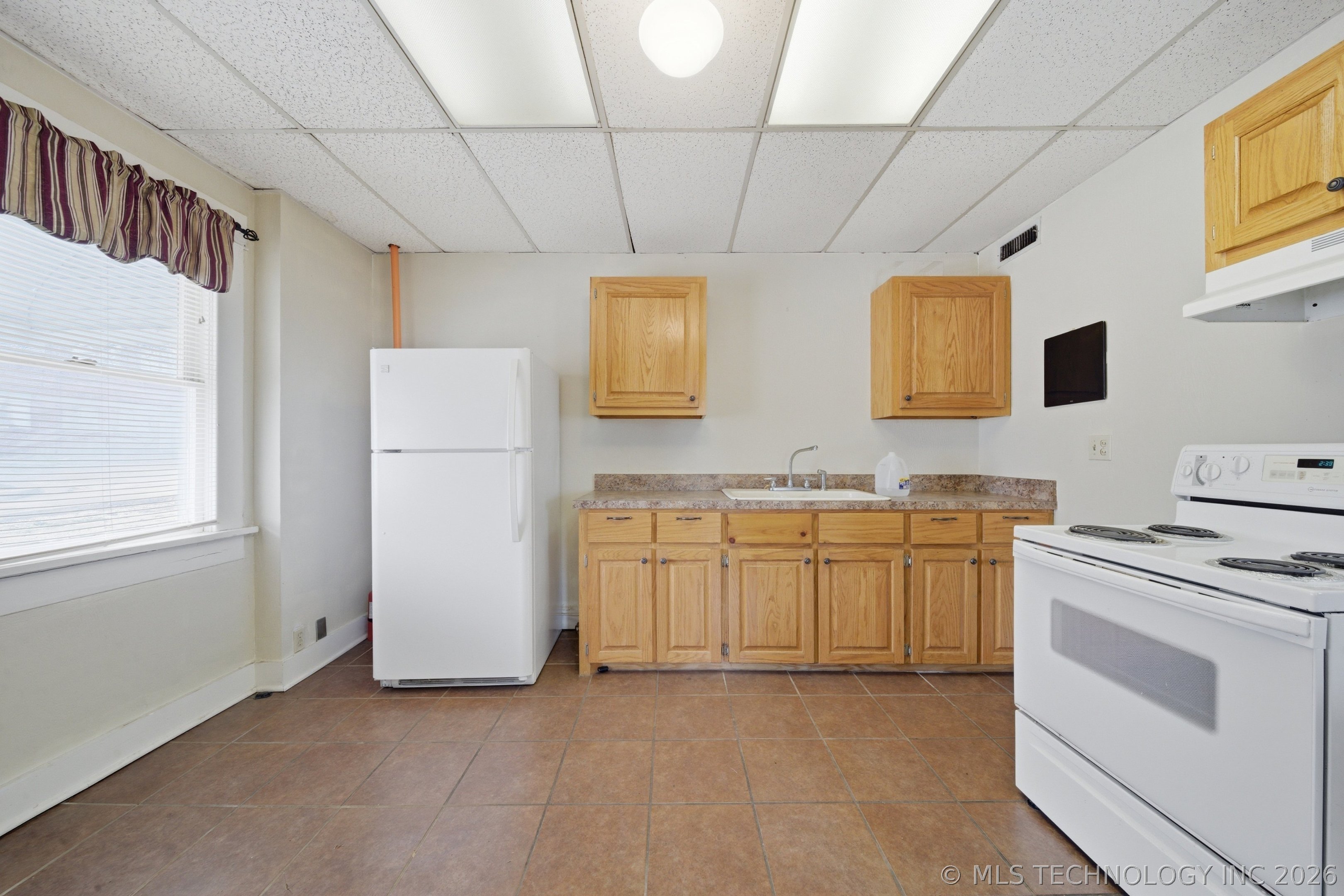 220 S Morton Avenue Property Photo 11
