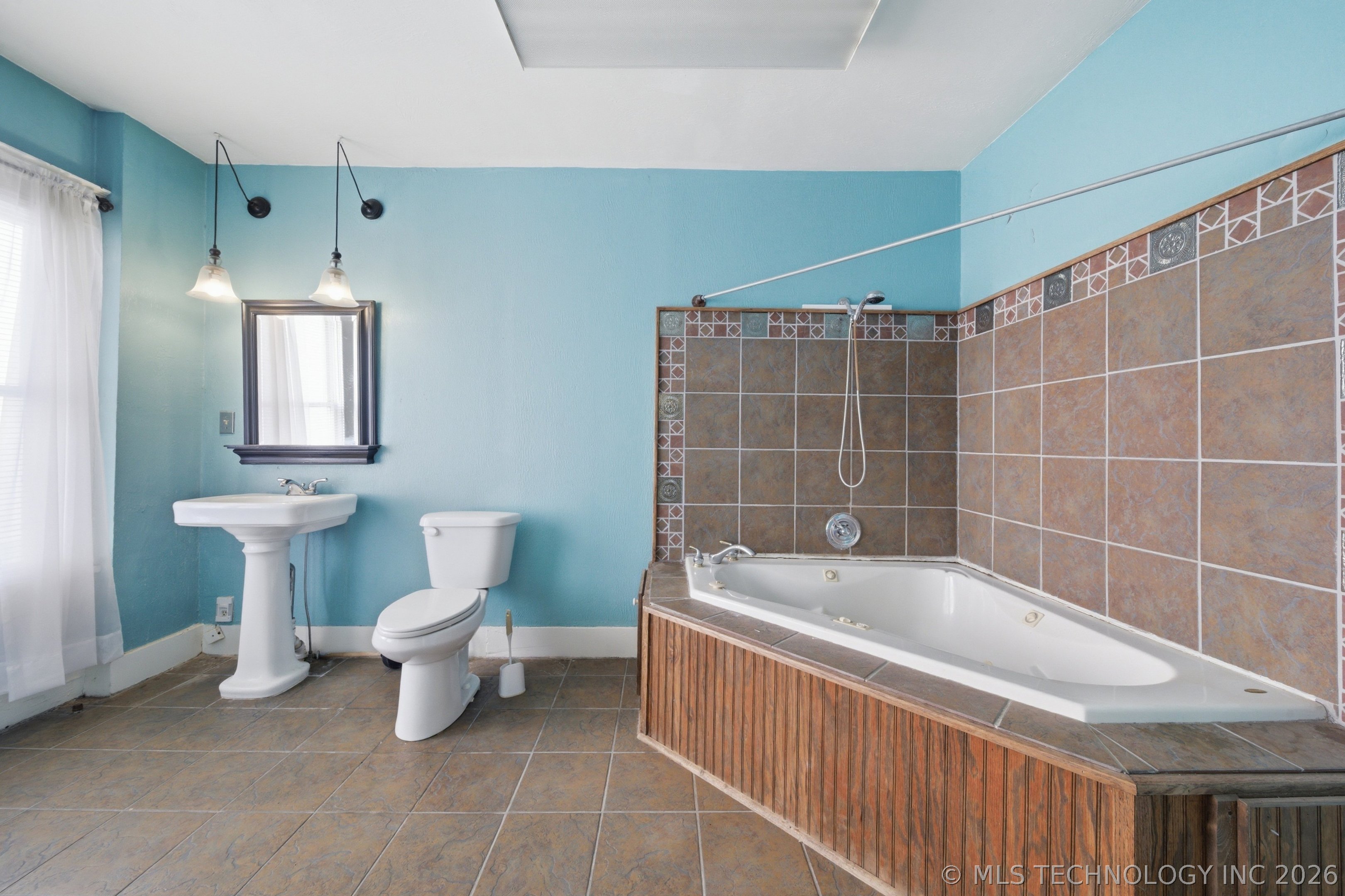 220 S Morton Avenue Property Photo 15