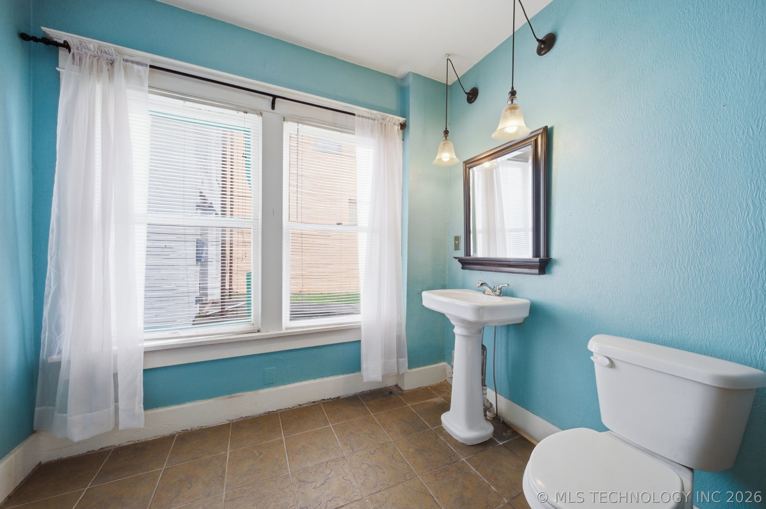 220 S Morton Avenue Property Photo 16