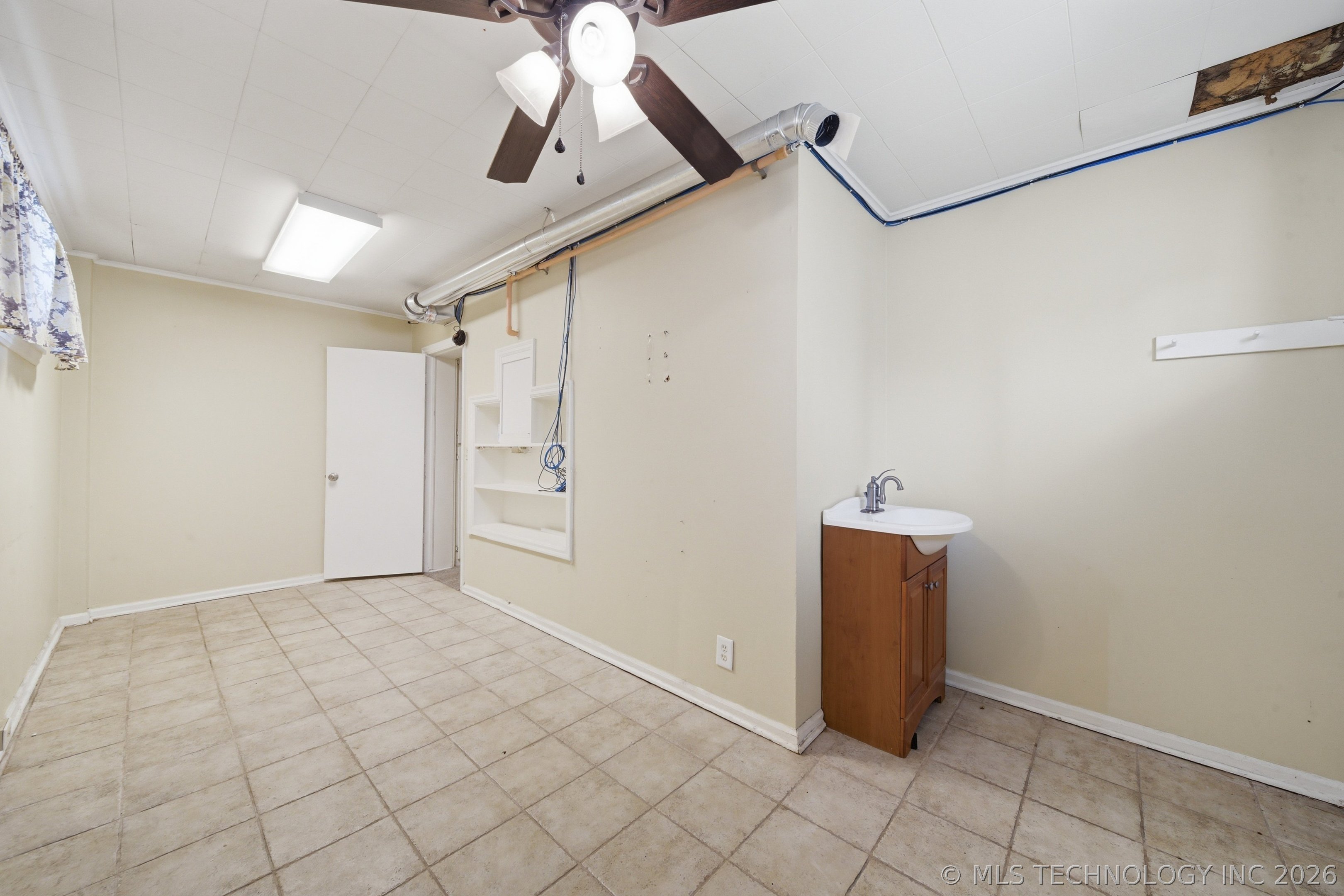 220 S Morton Avenue Property Photo 21