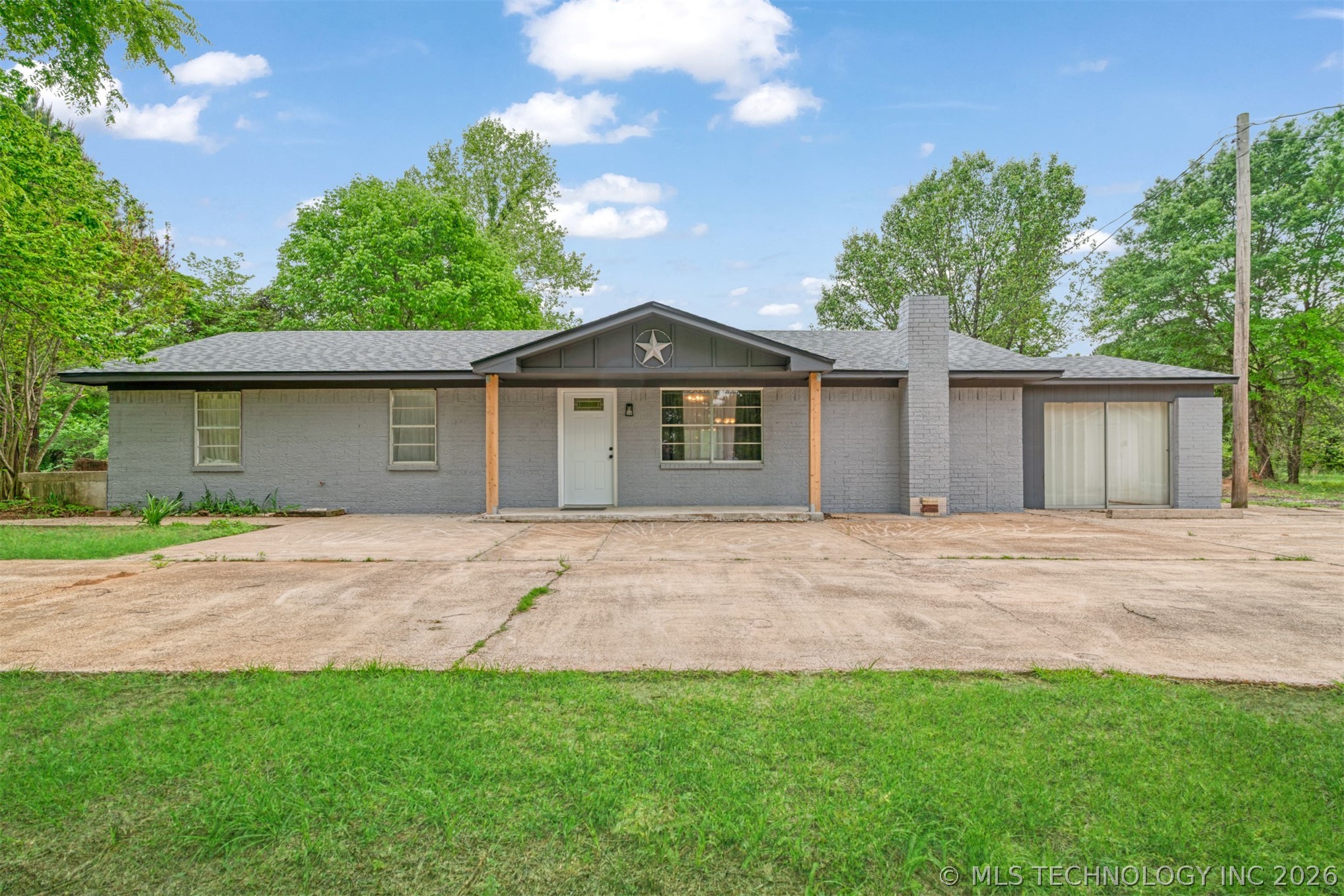 3546 E 2000 Road Property Photo 1