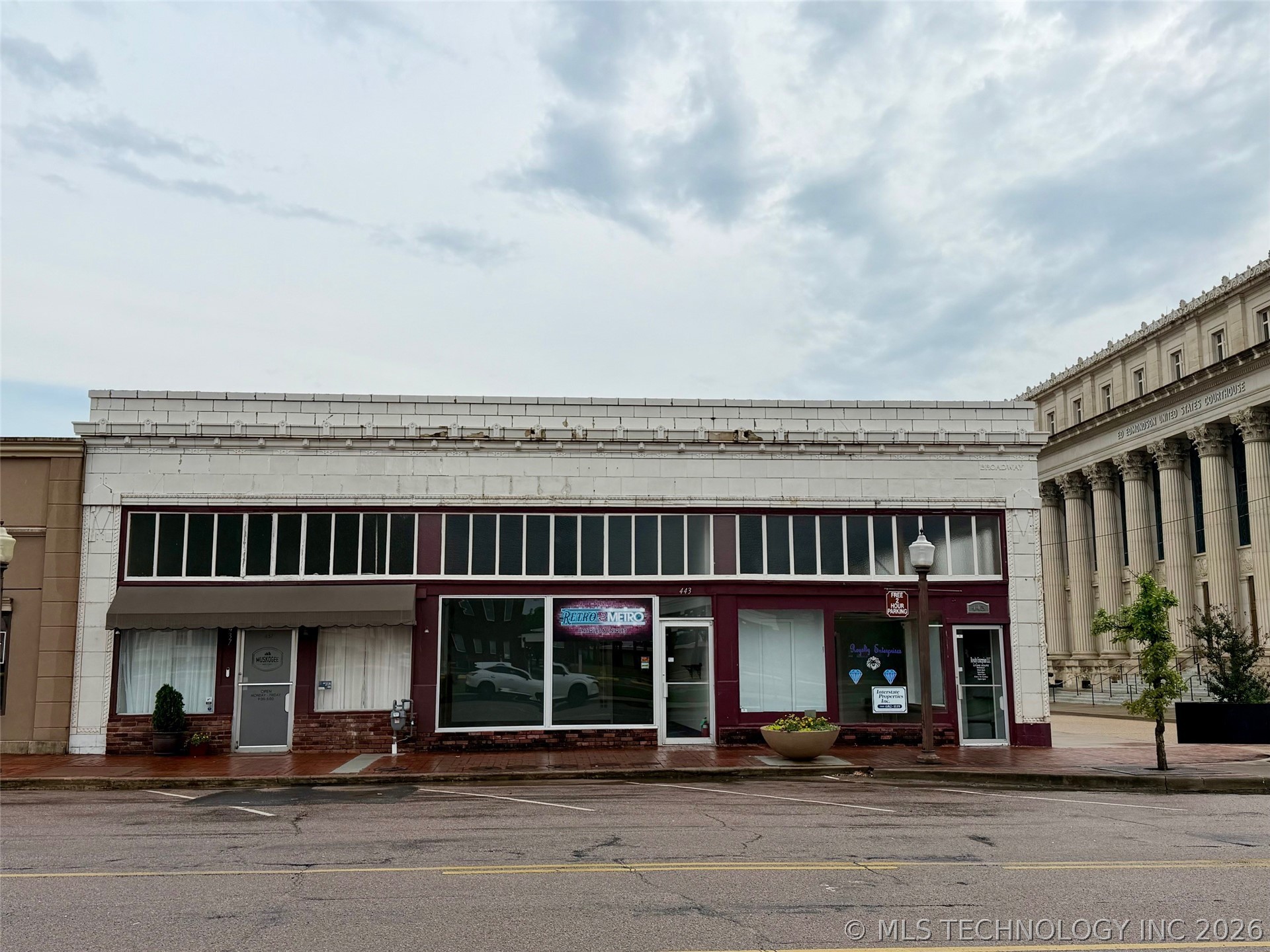 445 W Broadway Street Property Photo 1