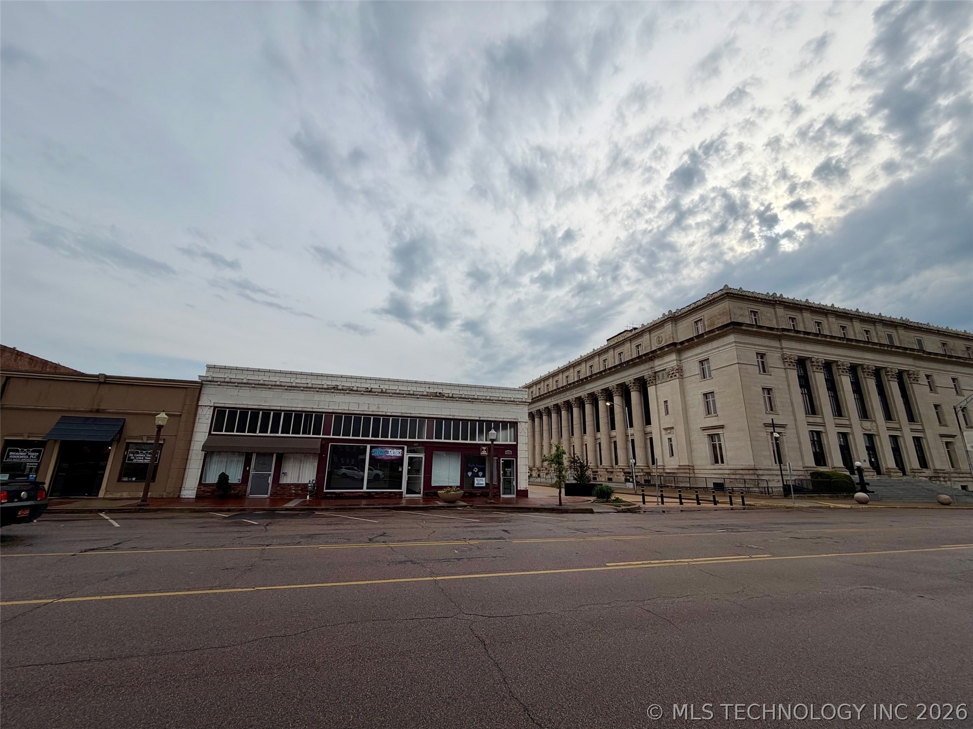445 W Broadway Street Property Photo 5