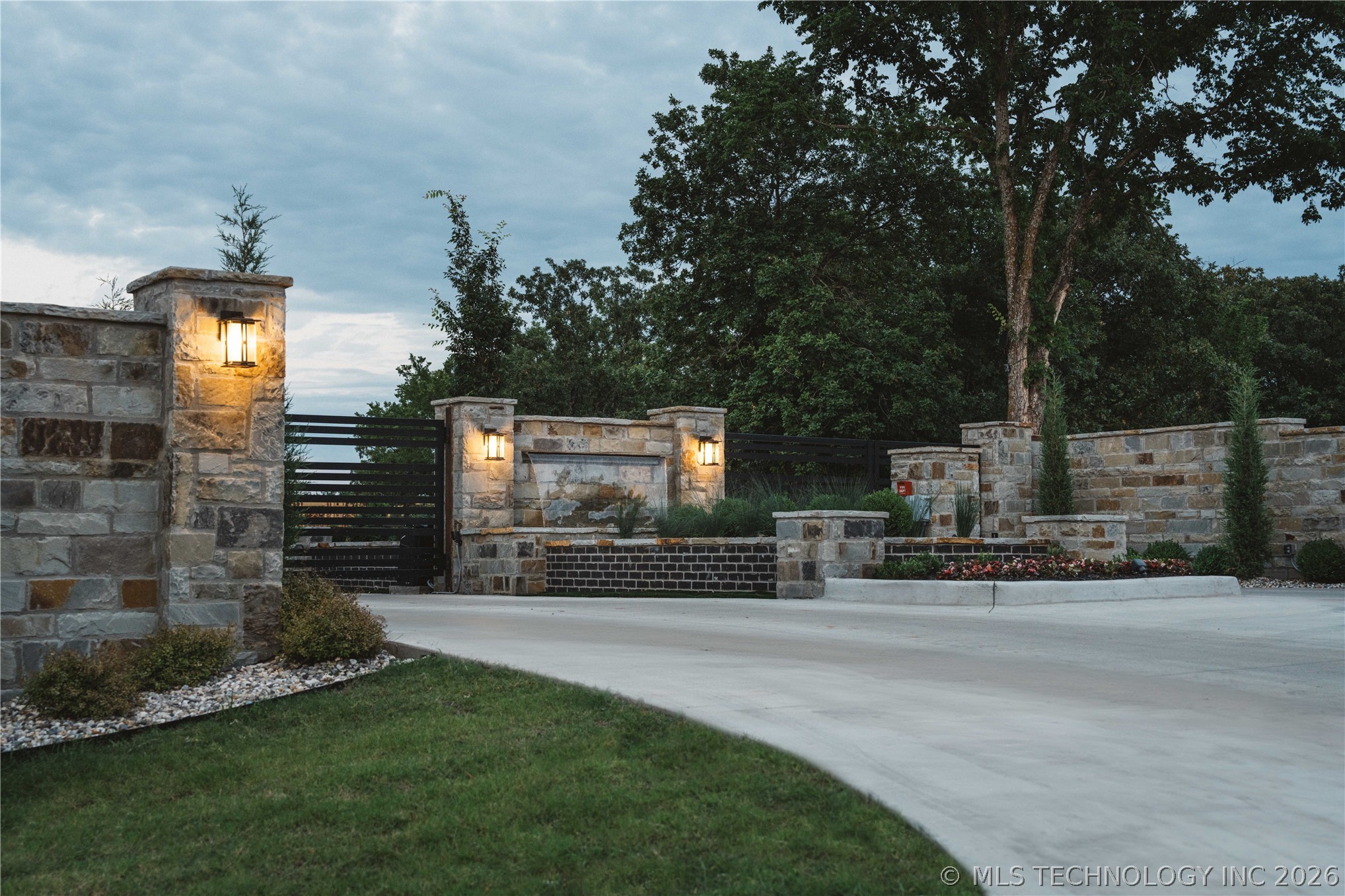 5911 Emberlyn Way Property Photo 3