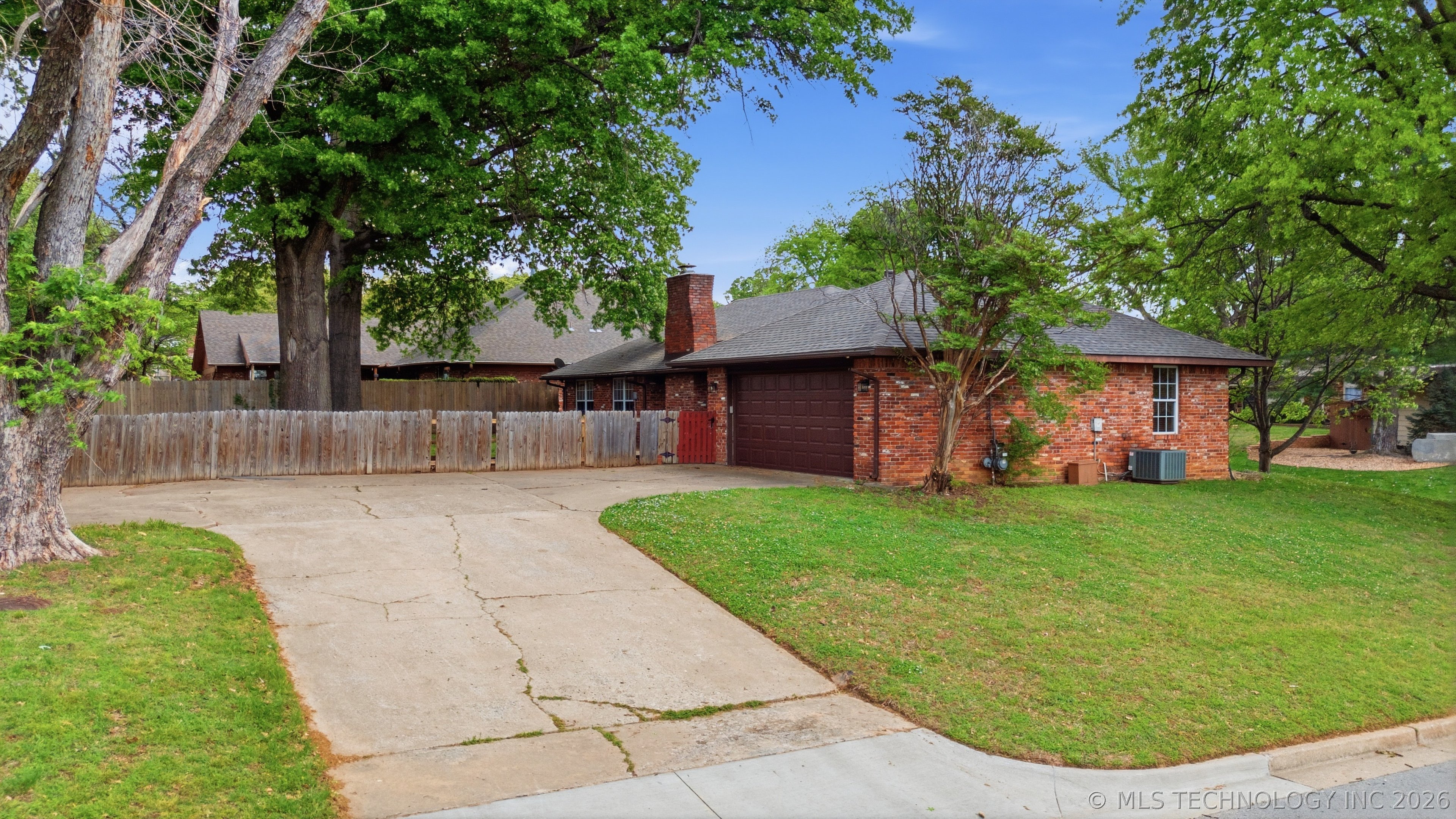 2905 E 78th Street Property Photo 3