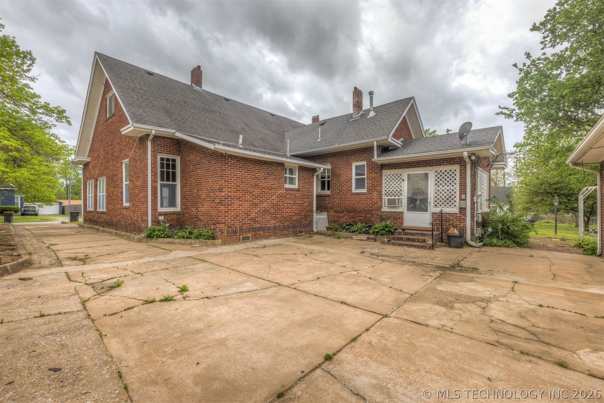 221 W Pecan Street Property Photo 65