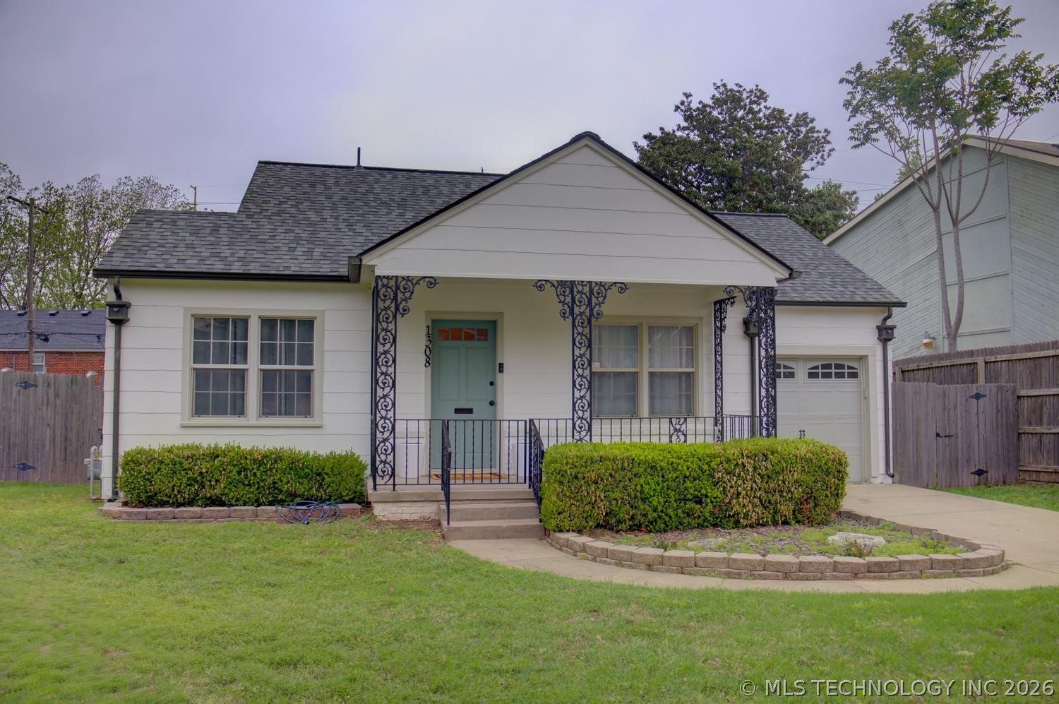 1308 S Houston Avenue Property Photo 1