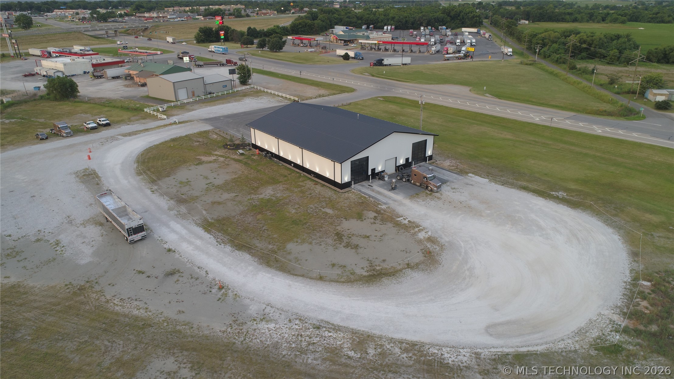 1228 W Gentry Street Property Photo 4