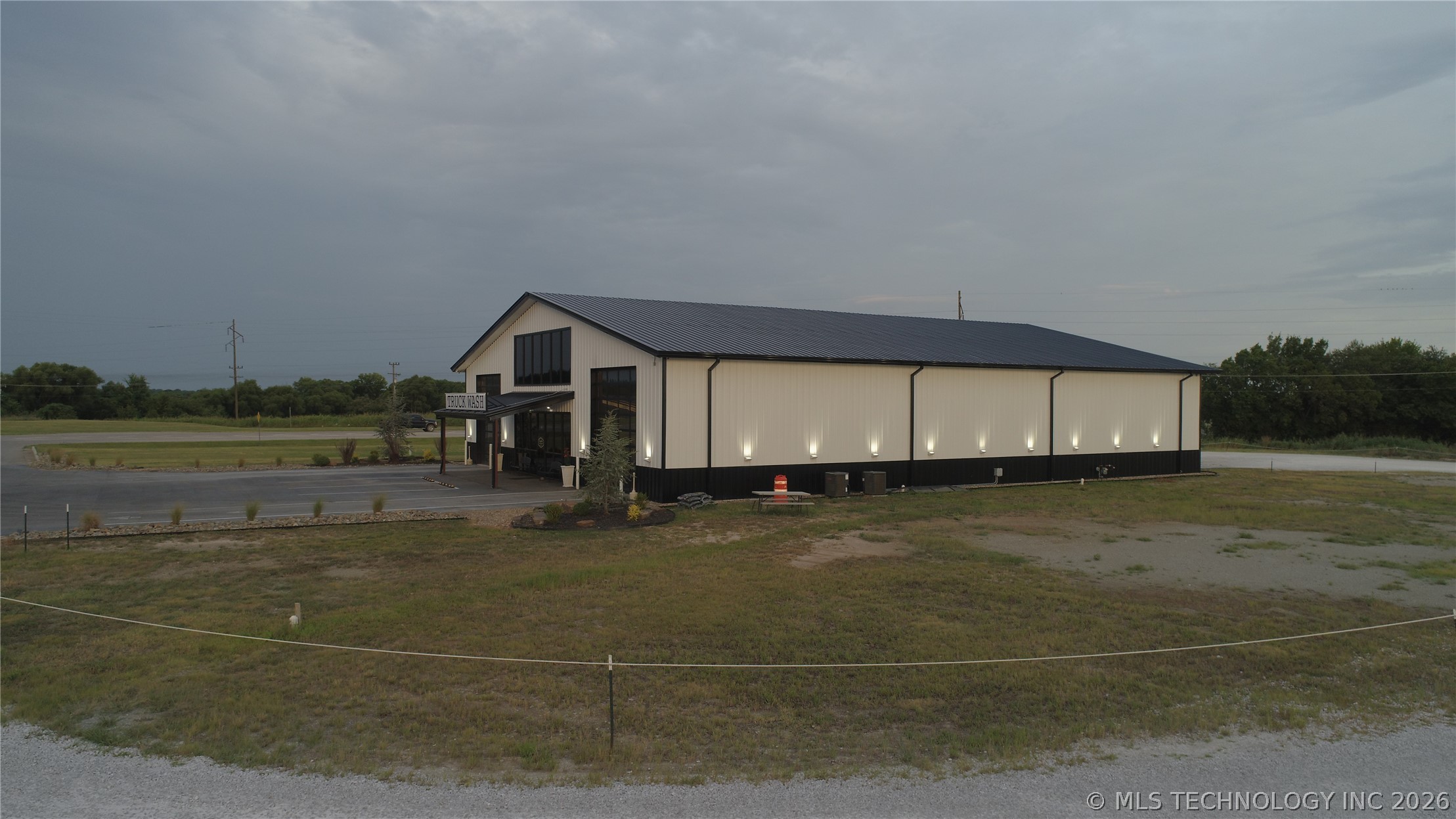 1228 W Gentry Street Property Photo 75
