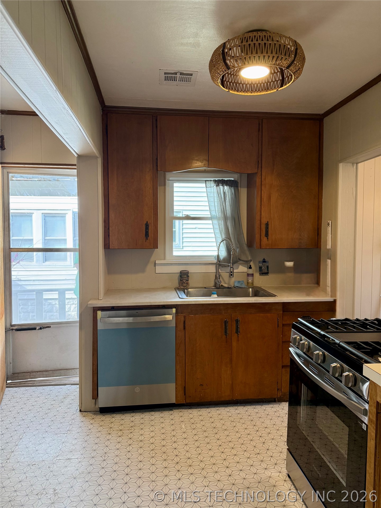 1124 S Richmond Avenue Property Photo 15
