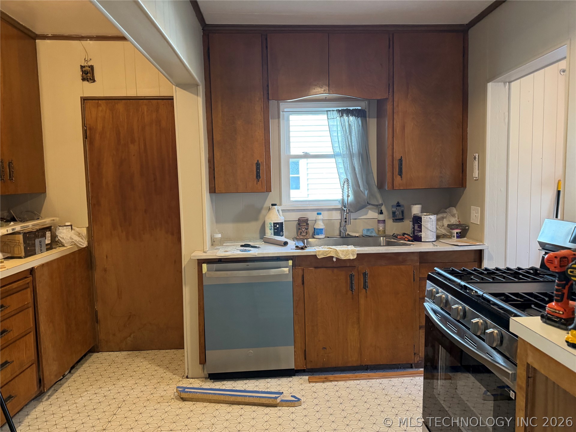 1124 S Richmond Avenue Property Photo 19
