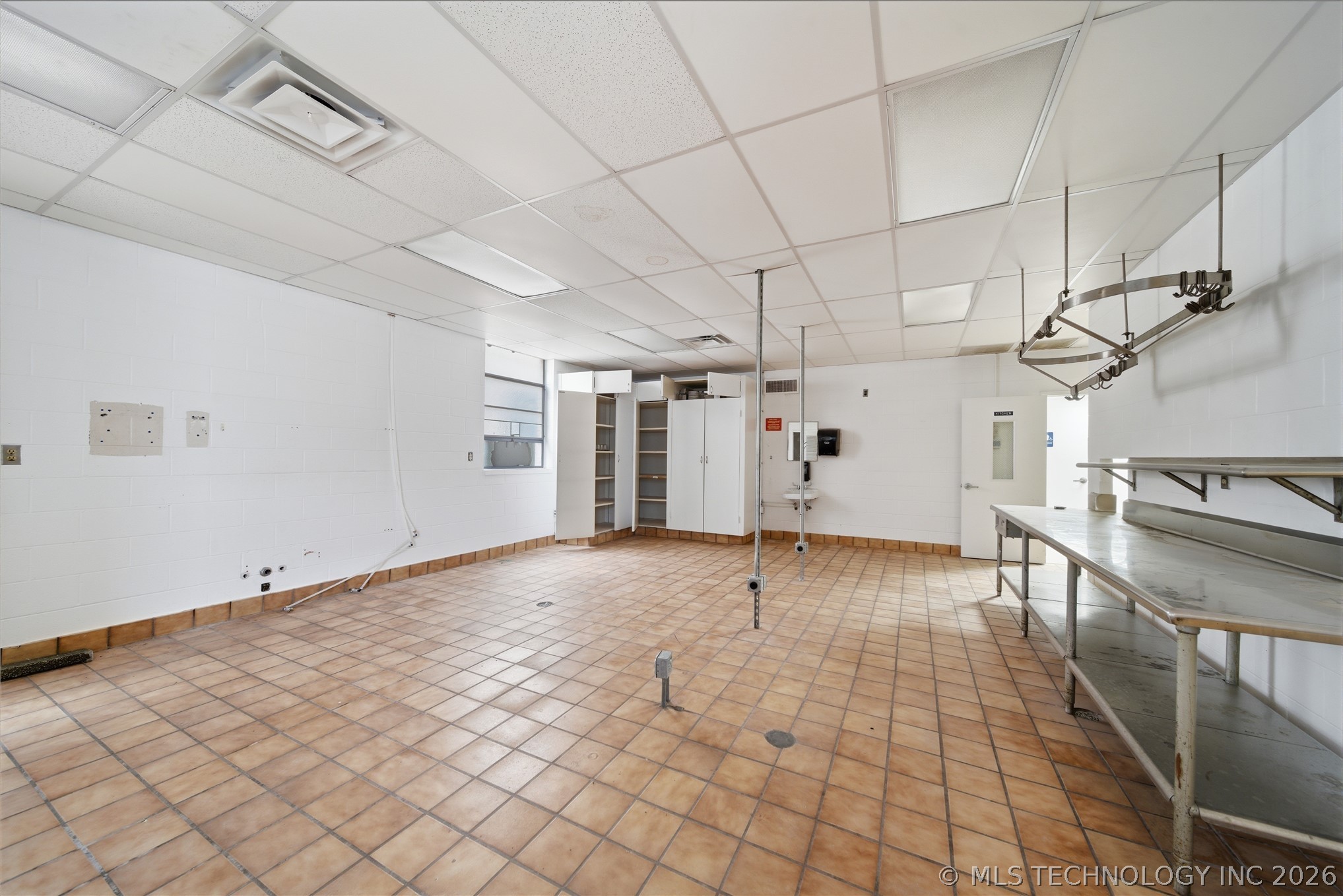1915 E 3rd Street Property Photo 18