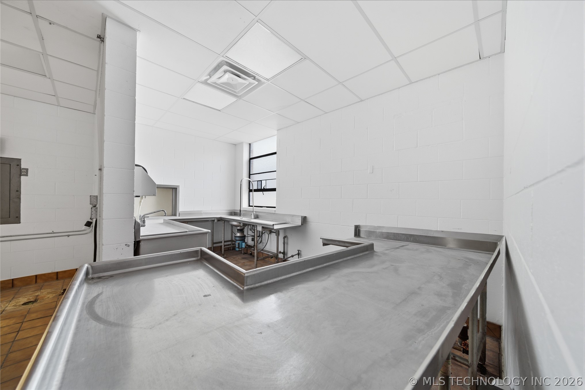 1915 E 3rd Street Property Photo 19