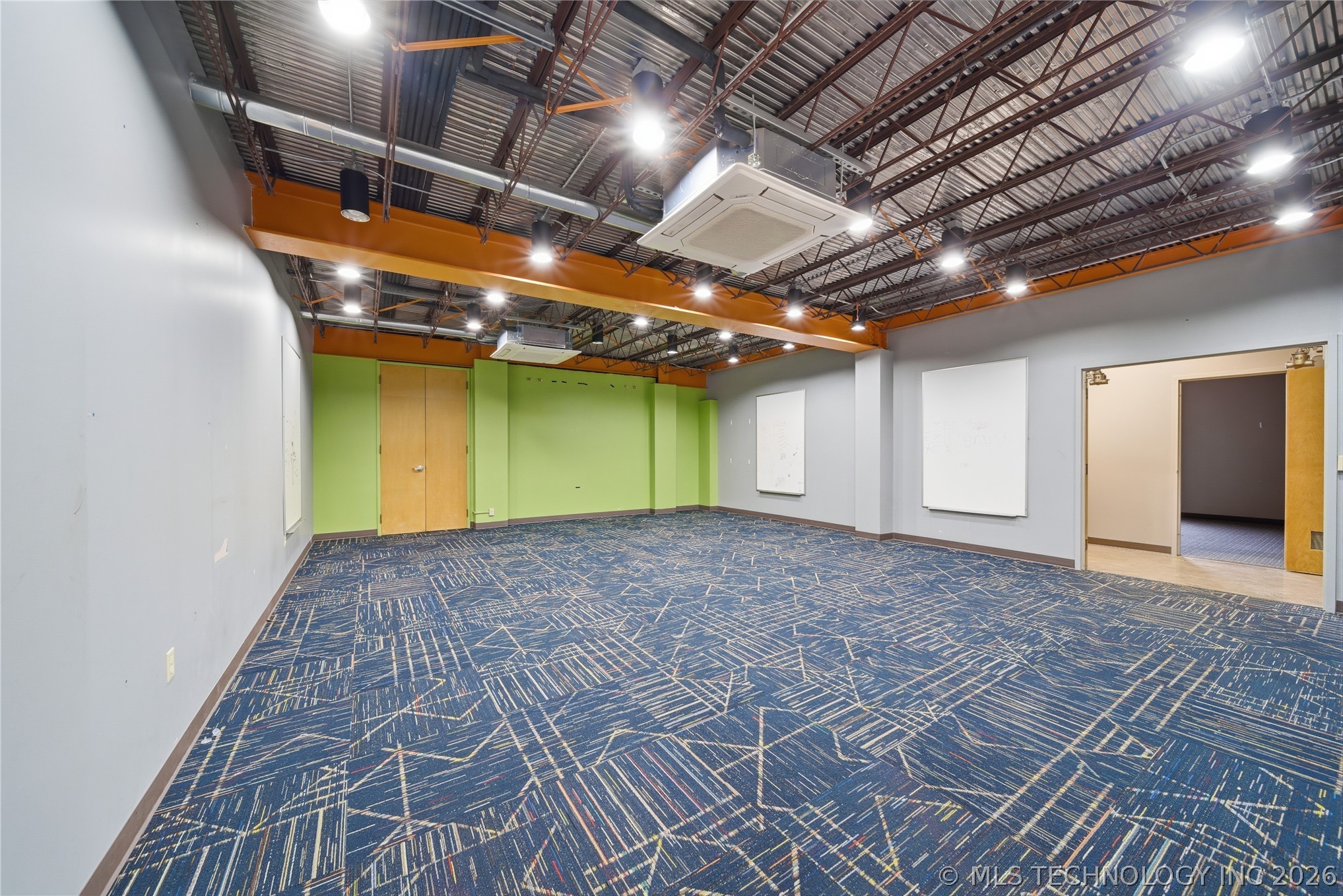 1915 E 3rd Street Property Photo 40