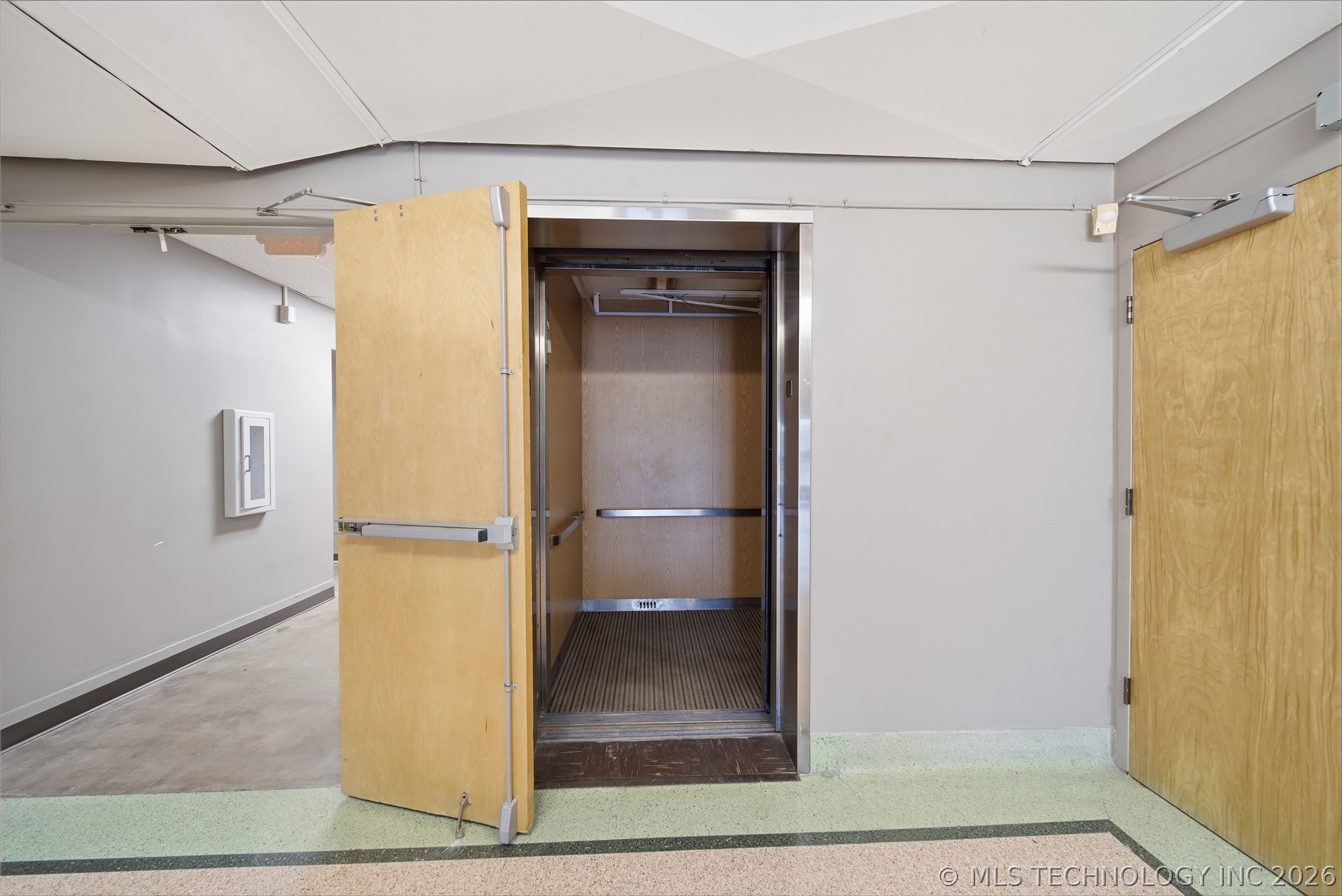 1915 E 3rd Street Property Photo 43