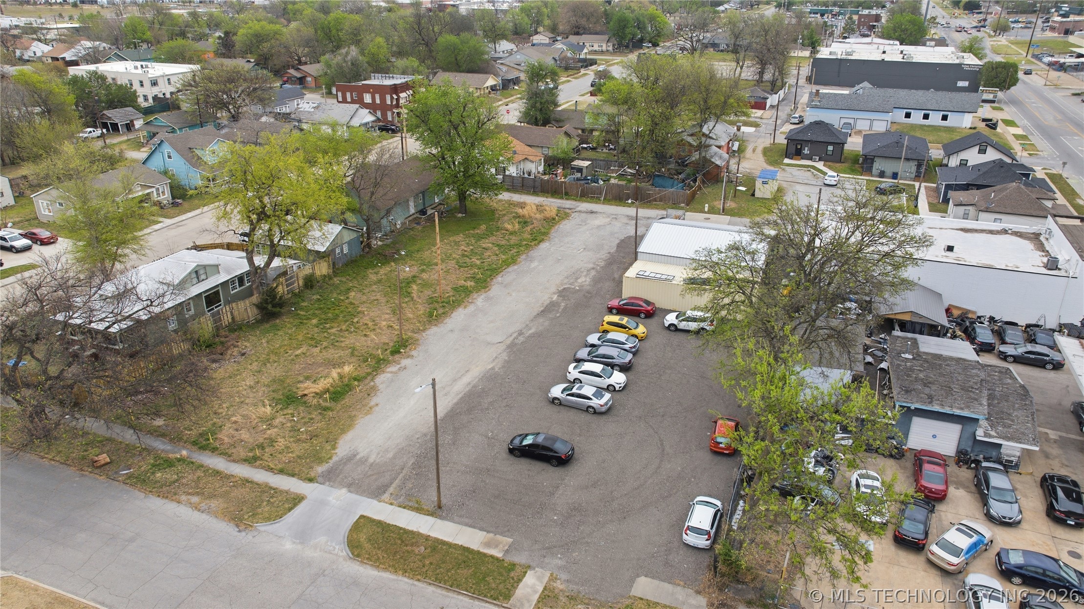 1915 E 3rd Street Property Photo 57