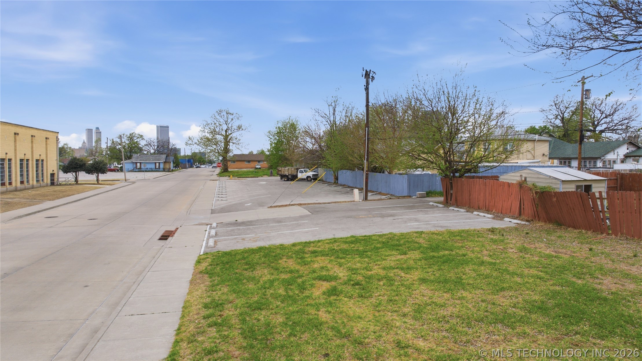 1915 E 3rd Street Property Photo 62