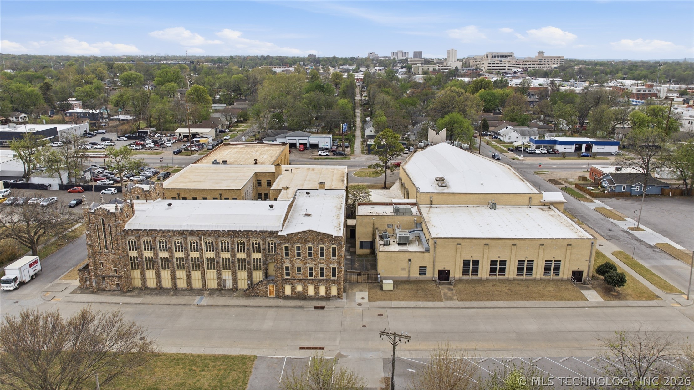 1915 E 3rd Street Property Photo 63