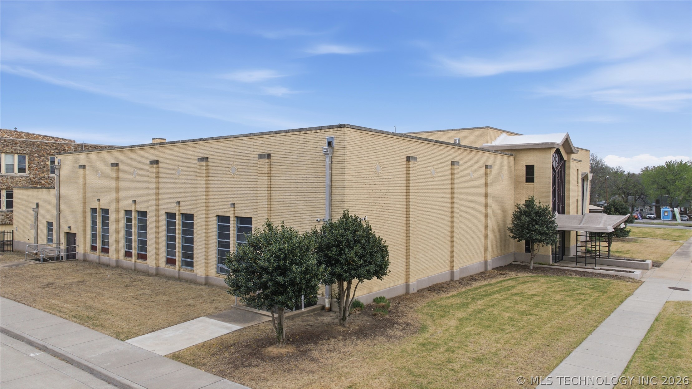 1915 E 3rd Street Property Photo 65