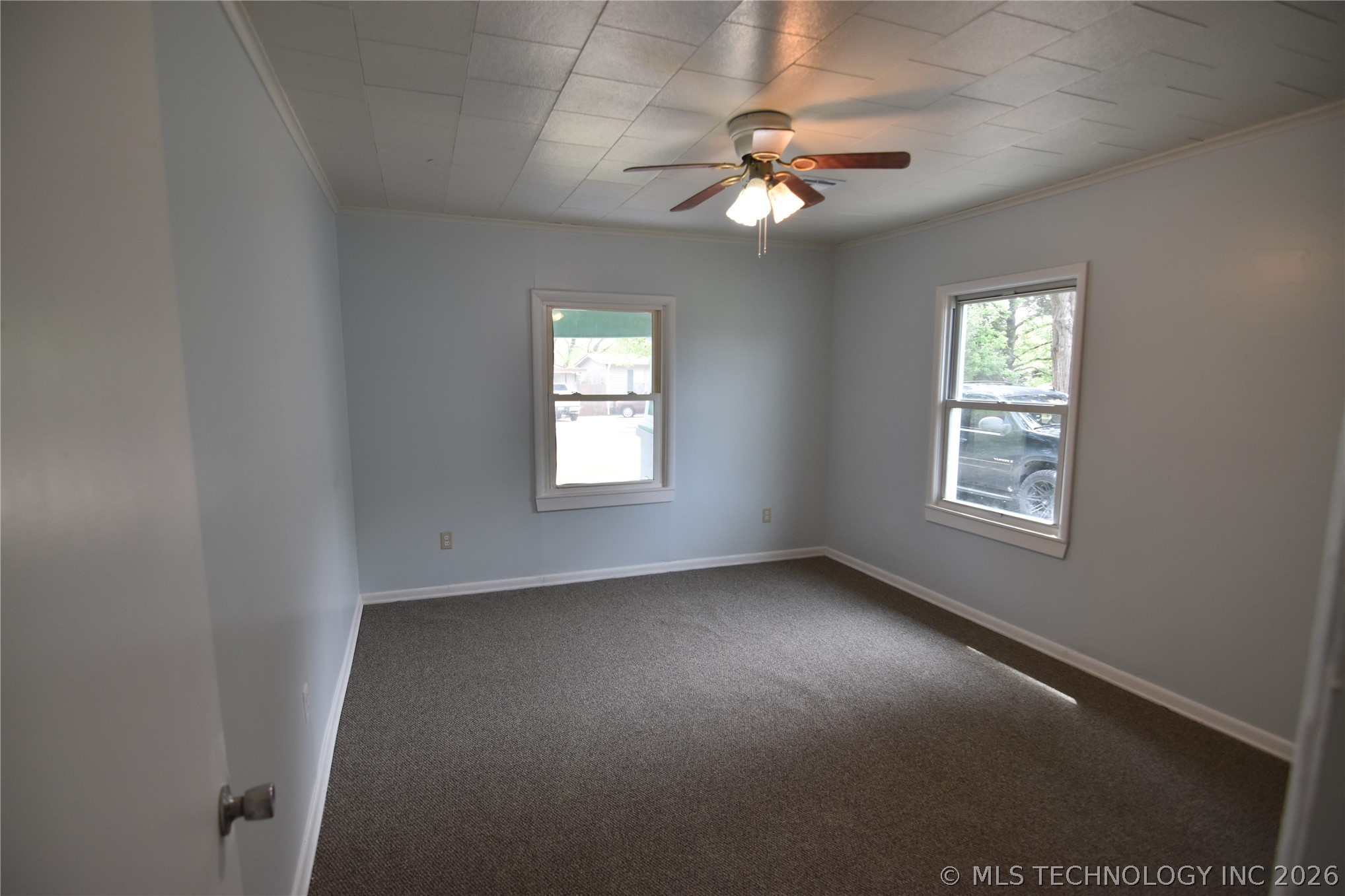 813 S Elm Avenue Property Photo 4