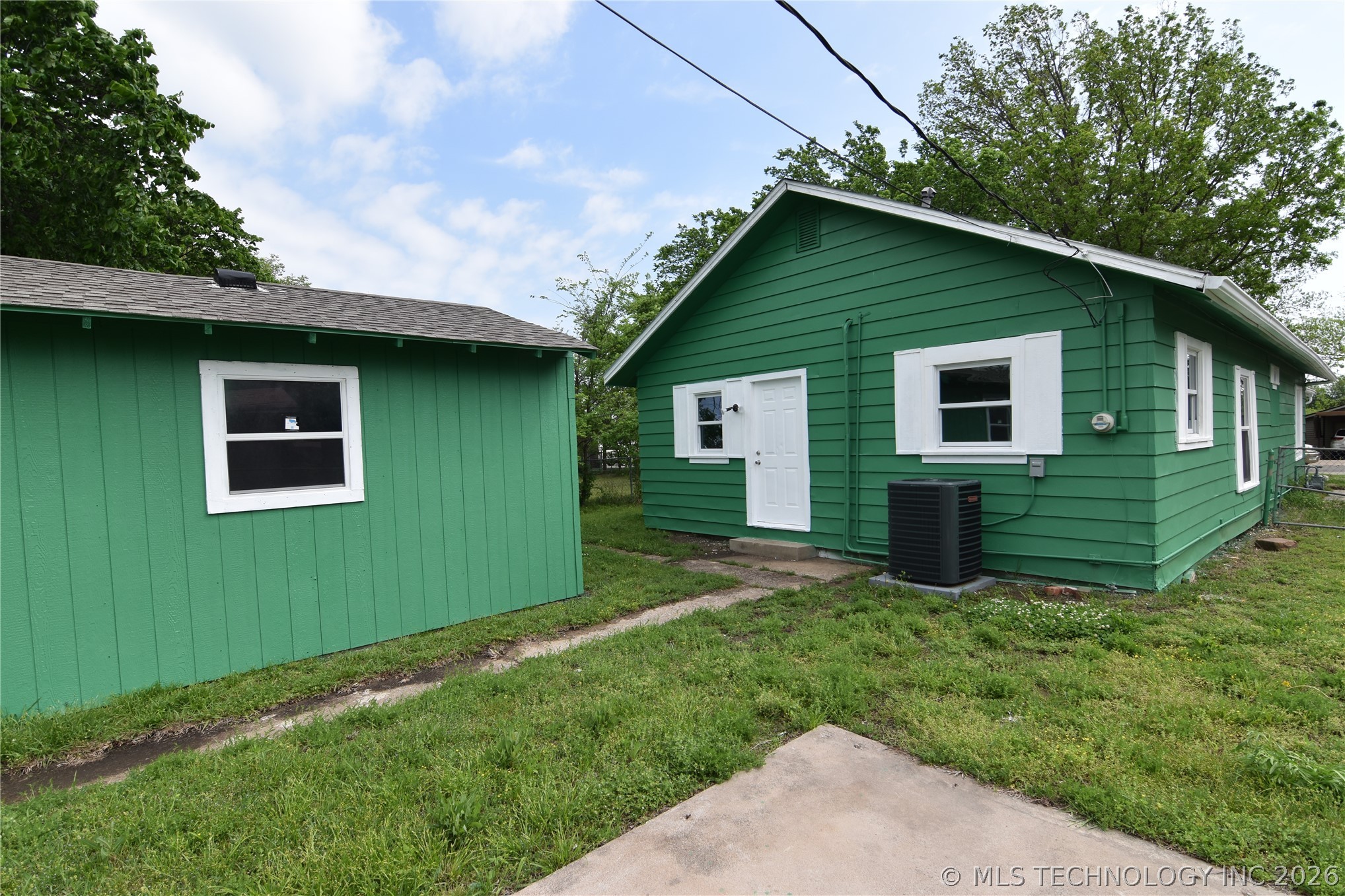 813 S Elm Avenue Property Photo 9